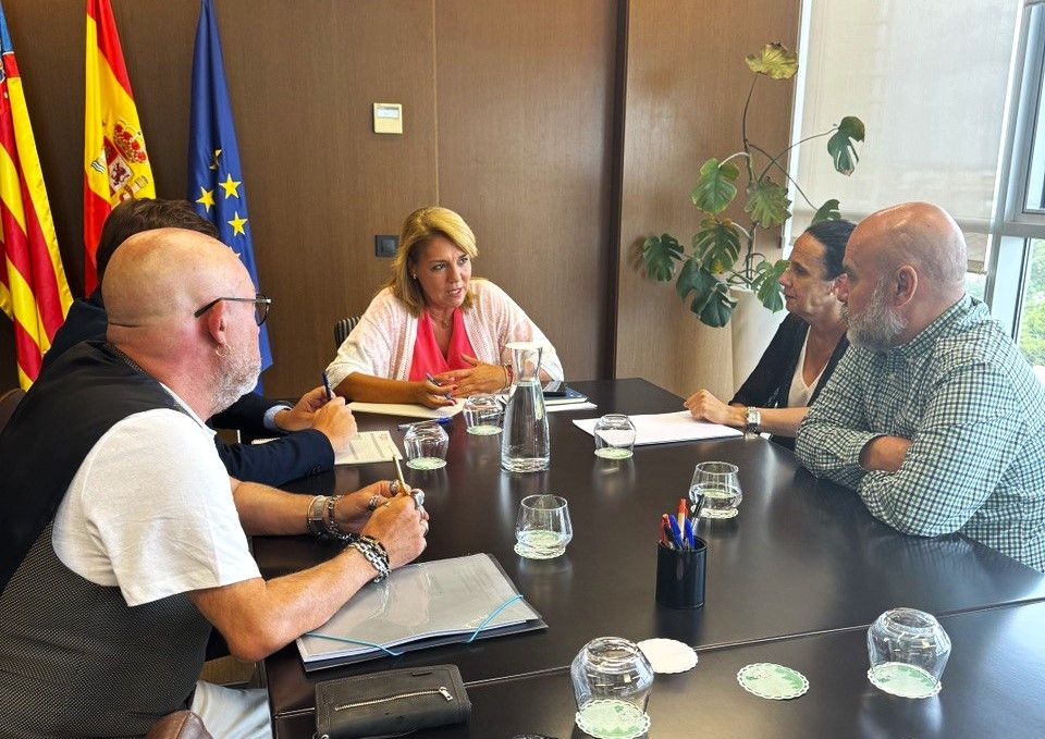 Camarero en una reunión con el Cermi