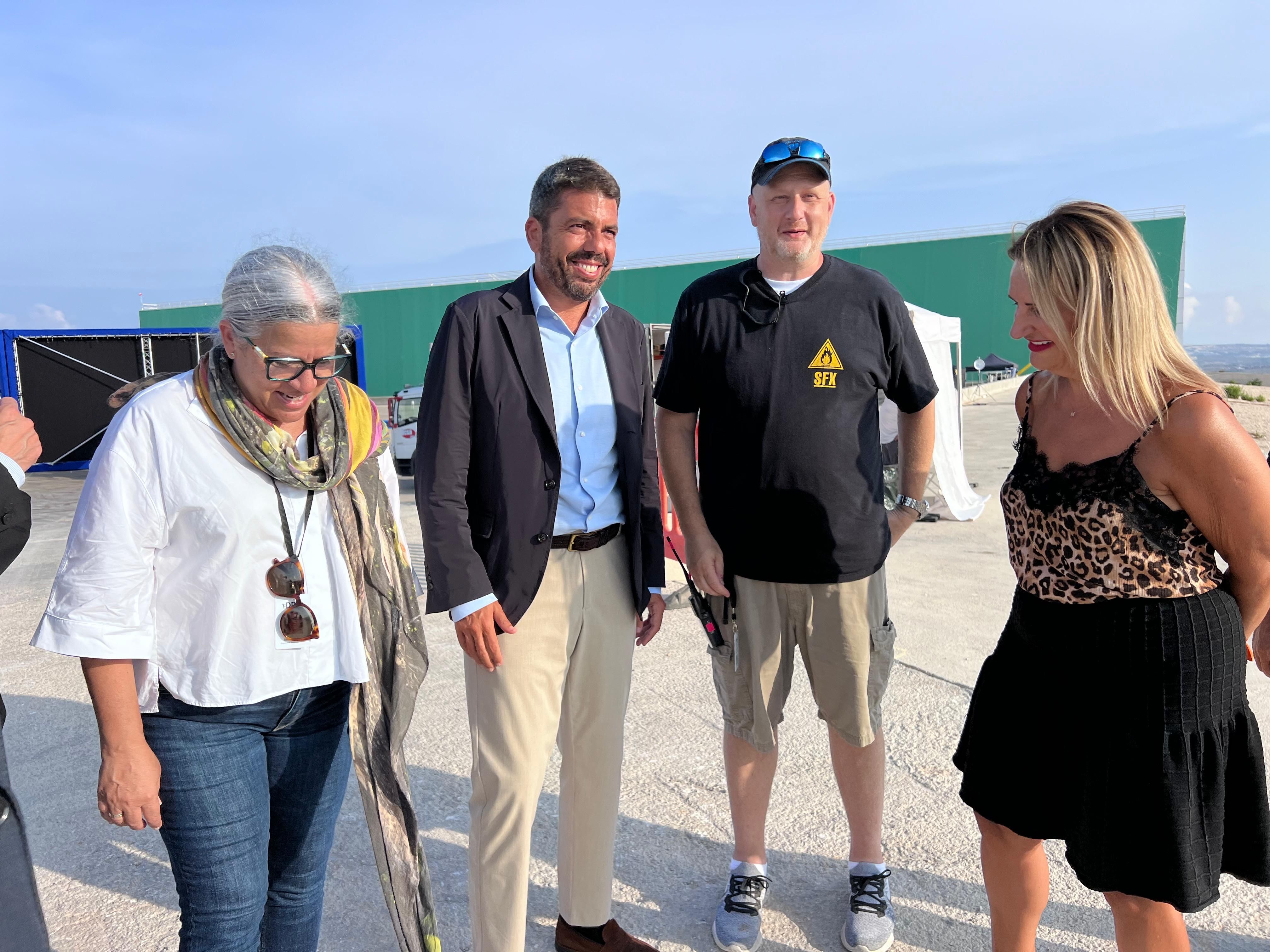 El president Carlos Mazón ha visitado el rodaje de la tercera temporada de The Walking Dead: Daryl Dixon