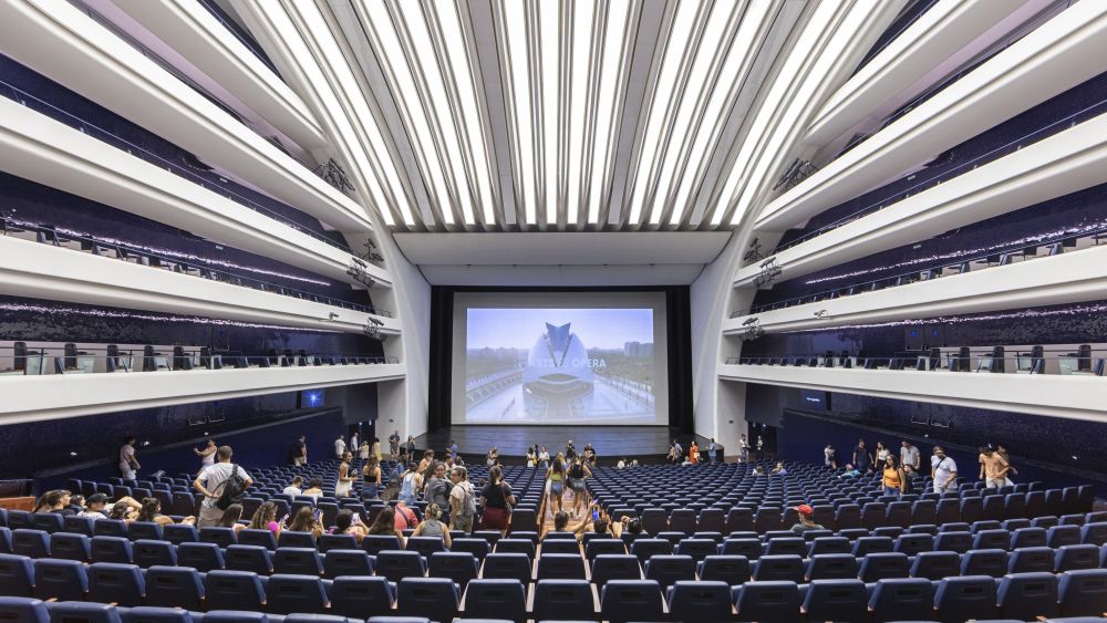 Escenari de l'auditori del Palau de les Arts durant una jornada de portes obertes