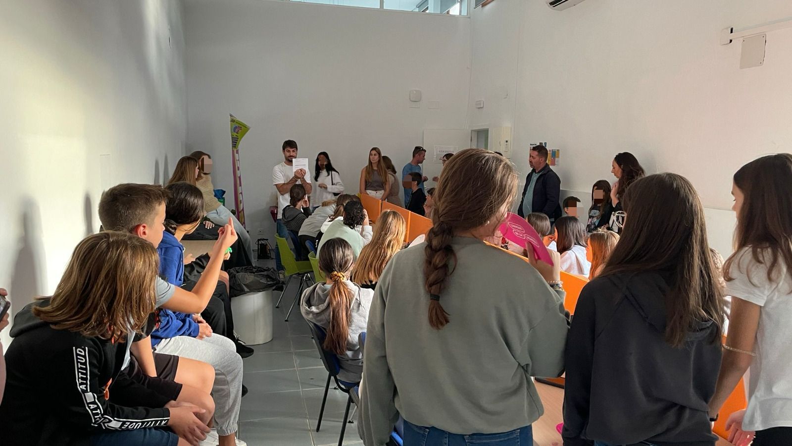 Una actividad en l'Espai Jove de Foios