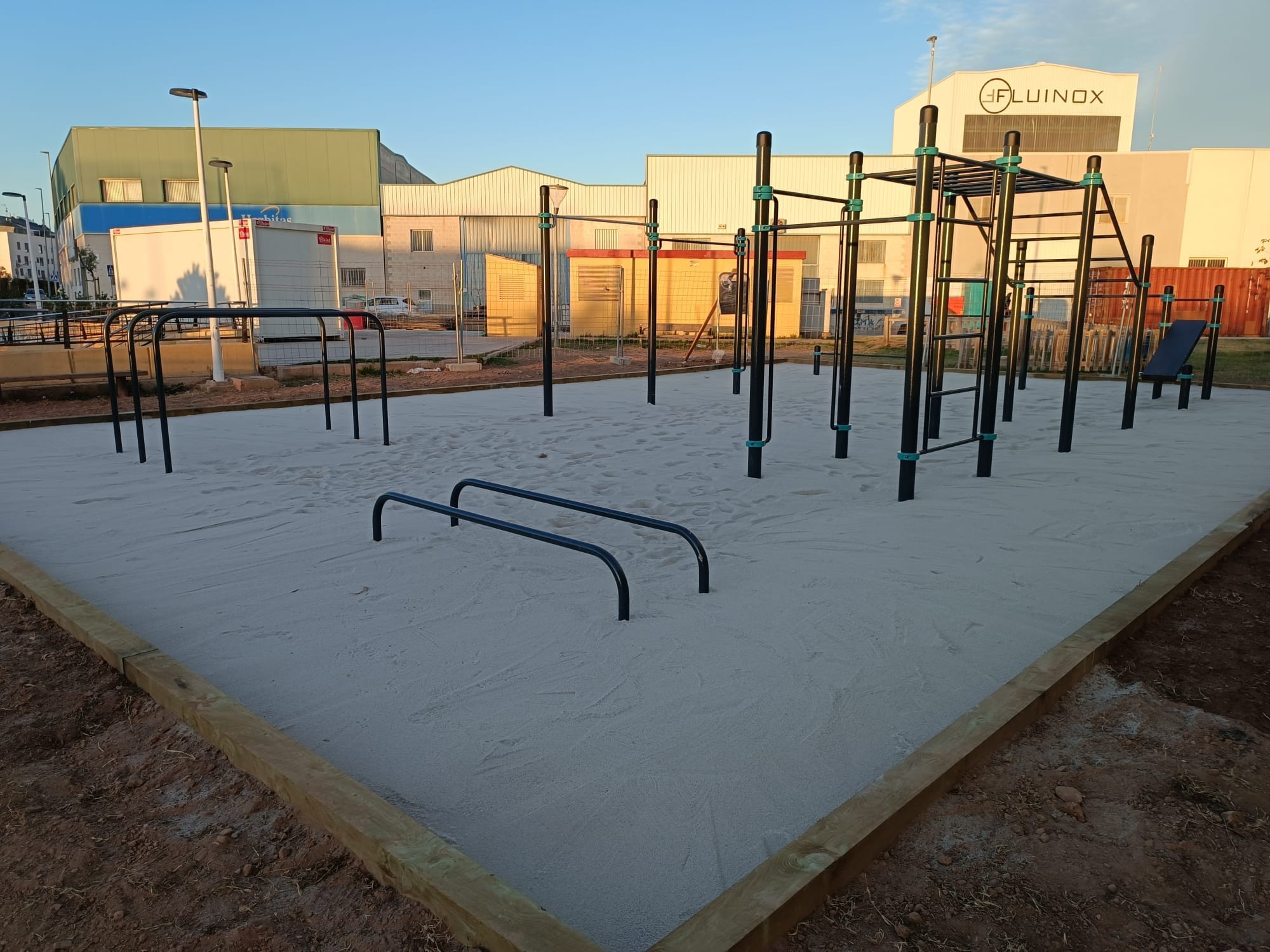 Cal·listènia en un polígon de Foios