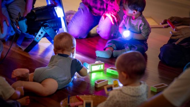 Bebés disfrutando de los programas infantiles del CMCV Bebés disfrutando de los programas infantiles del CMCV