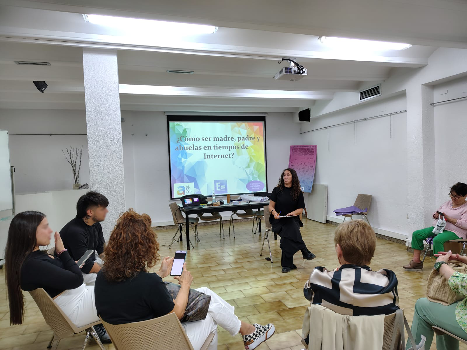 Xarrada en un centre educatiu d'Alfafar