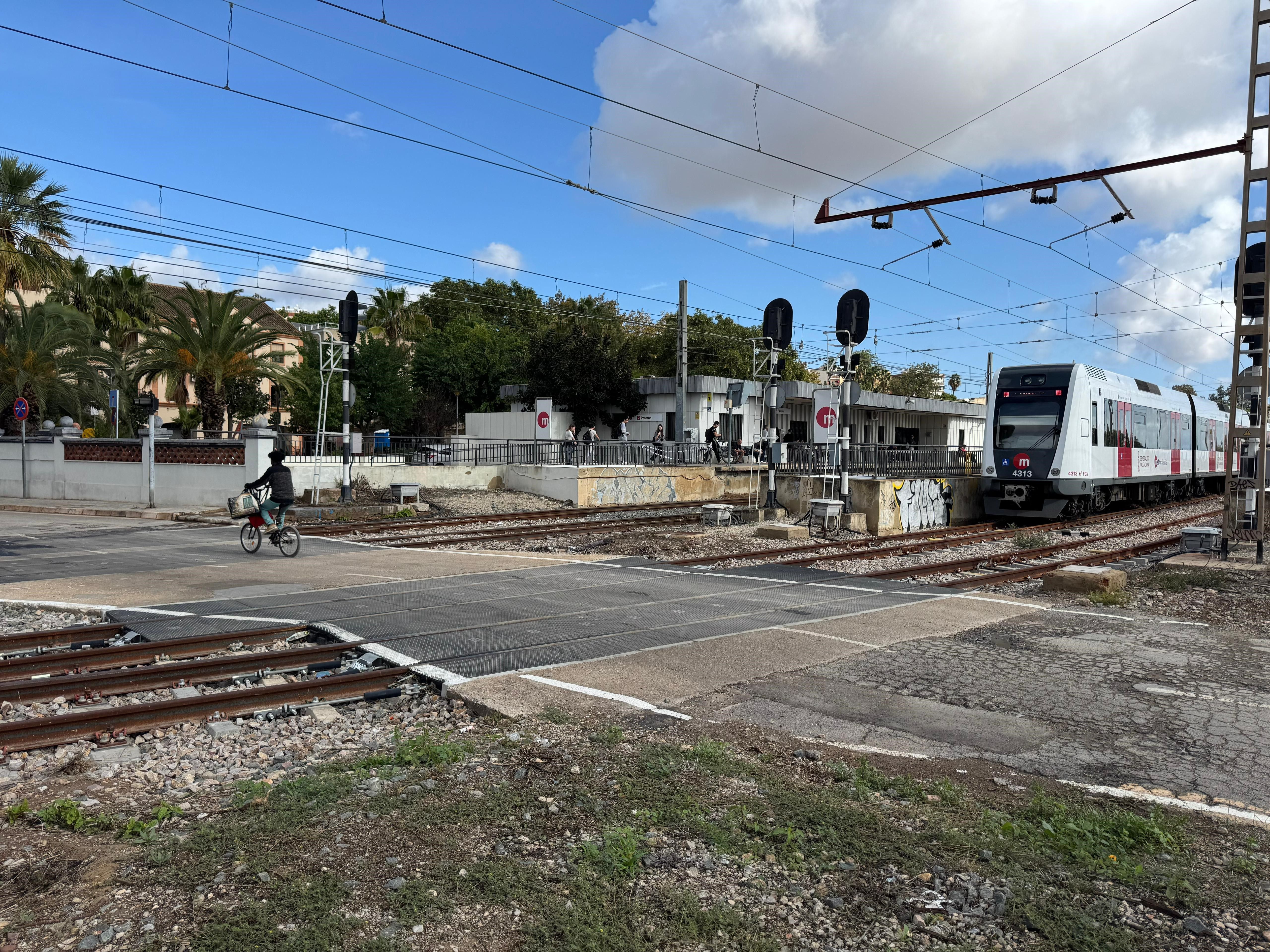 Paso a nivel de la Estación de Paterna