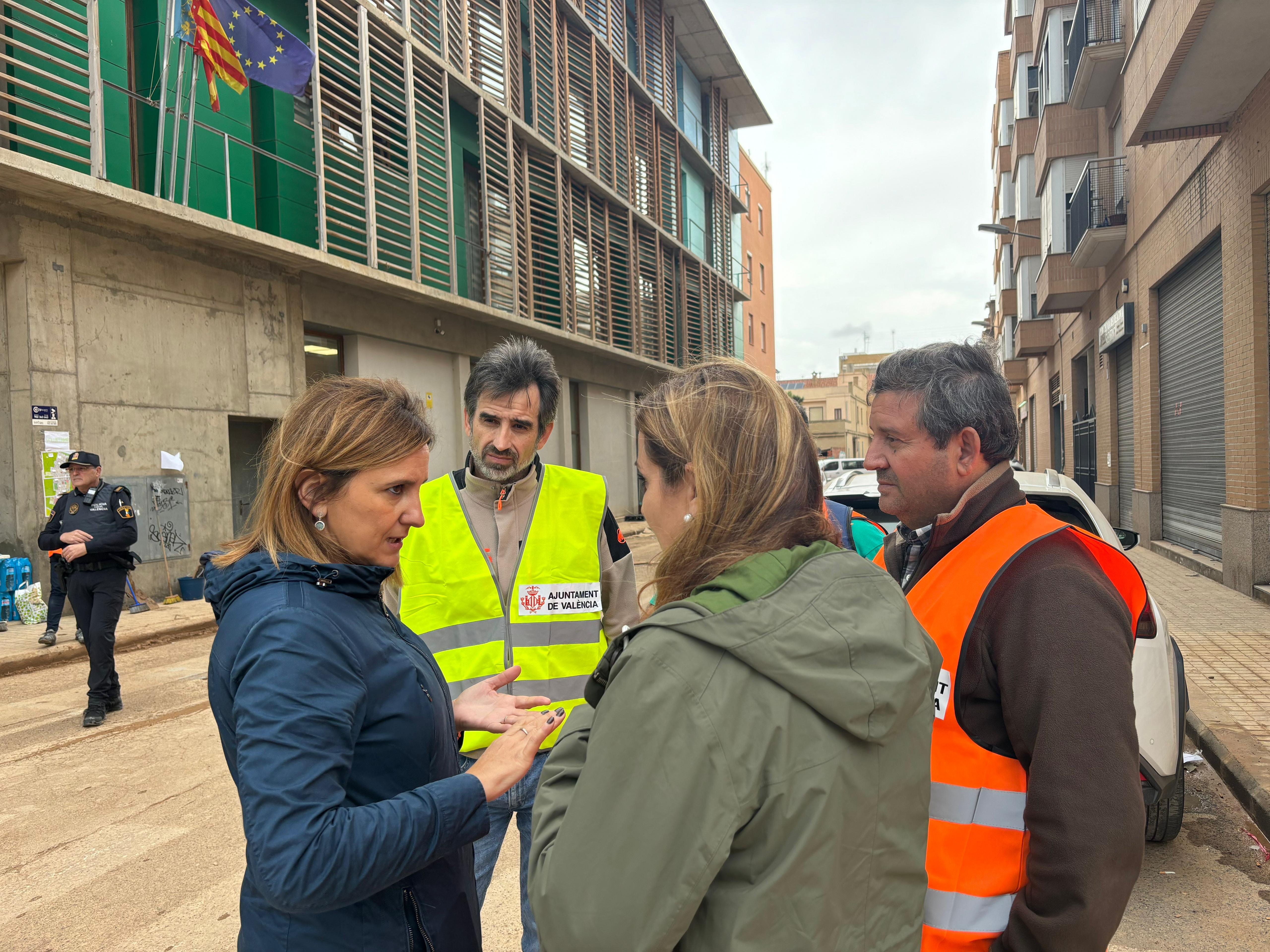 La alcaldesa de Valencia en una zona de Castellar