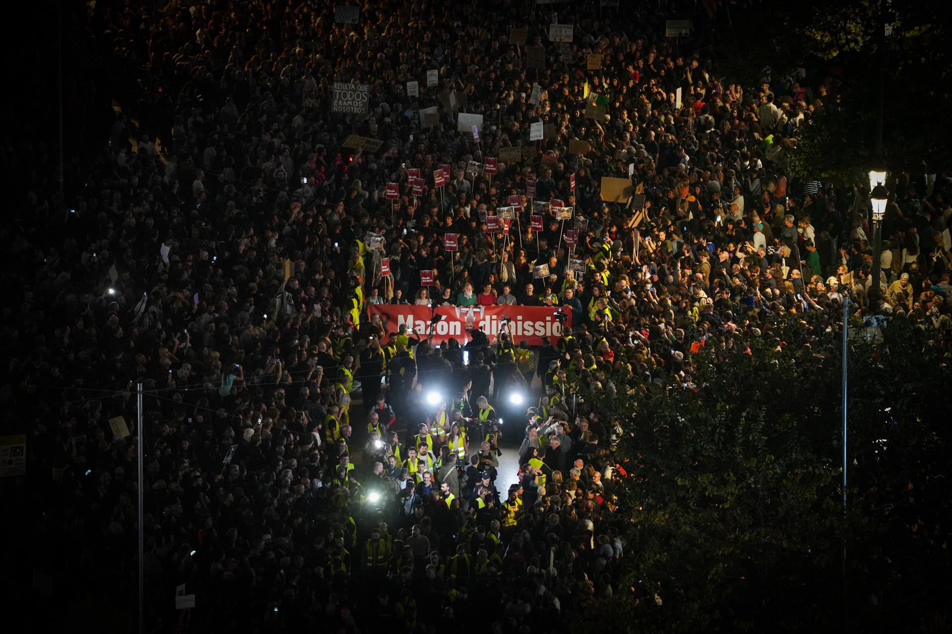 Multitudinaria manifestación en València por la gestión de la DANA