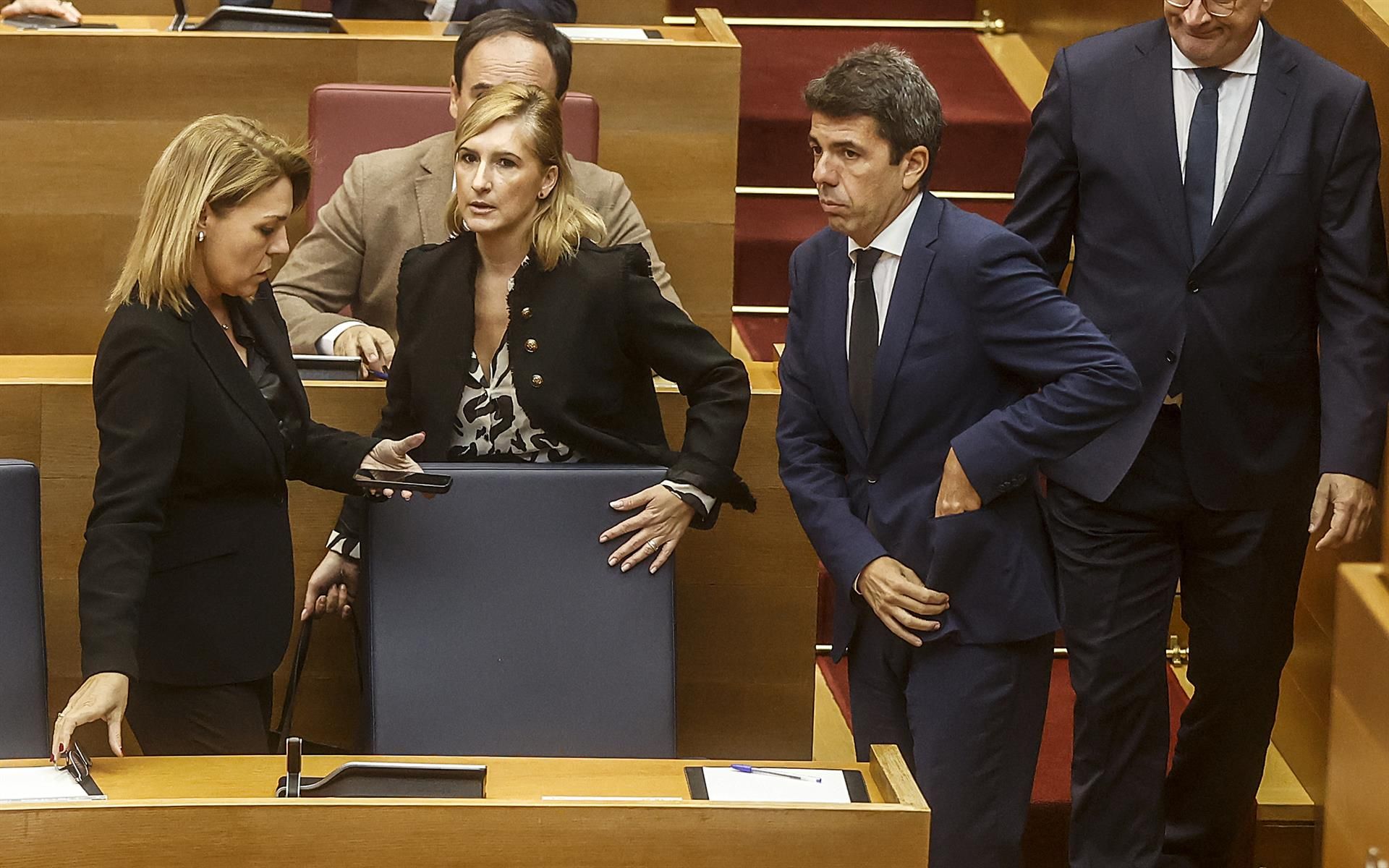 Susana Camarero, Salomé Pradas y Carlos Mazón en Les Corts (Rober Solsona-Europa Press)