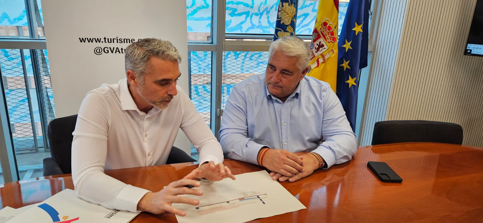 El secretario autonómico de Turismo, José Manuel Camarero, y el diputado de Turismo y Deportes de la Diputación de Valencia, Pedro Cuesta