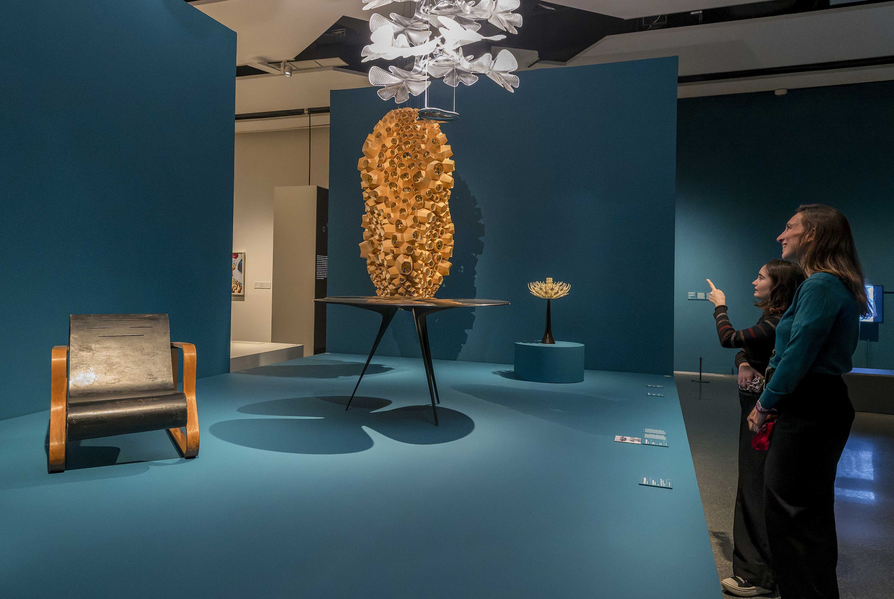 Vistantes en una de las salas de la exposición de CaixaForum (Vicente A. Jiménez)