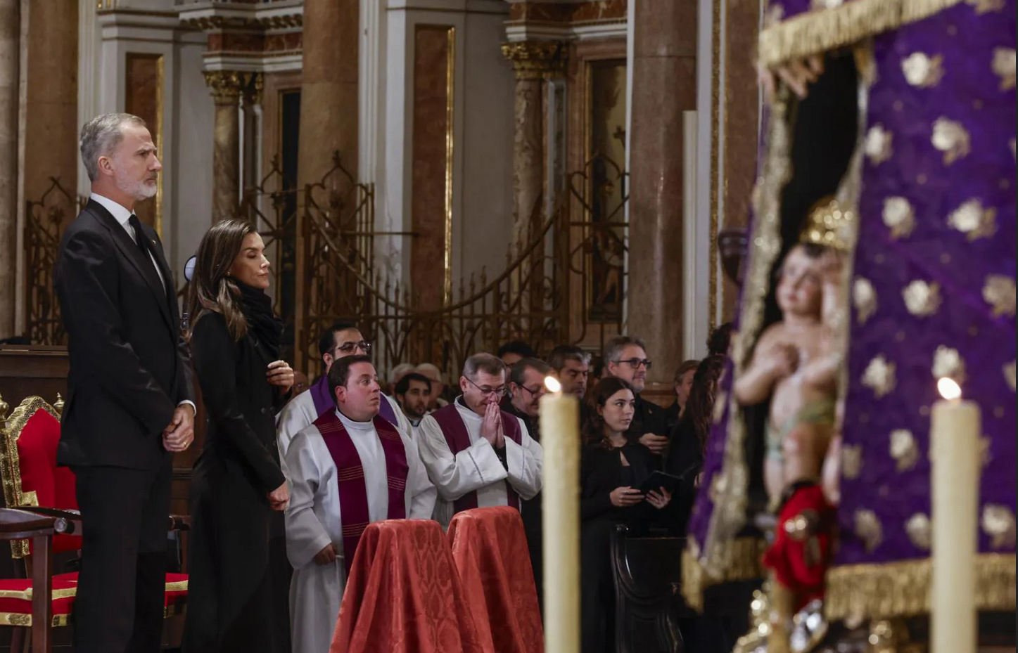 El rey y la reina durante el funeral por las víctimas de la DANA // EFE