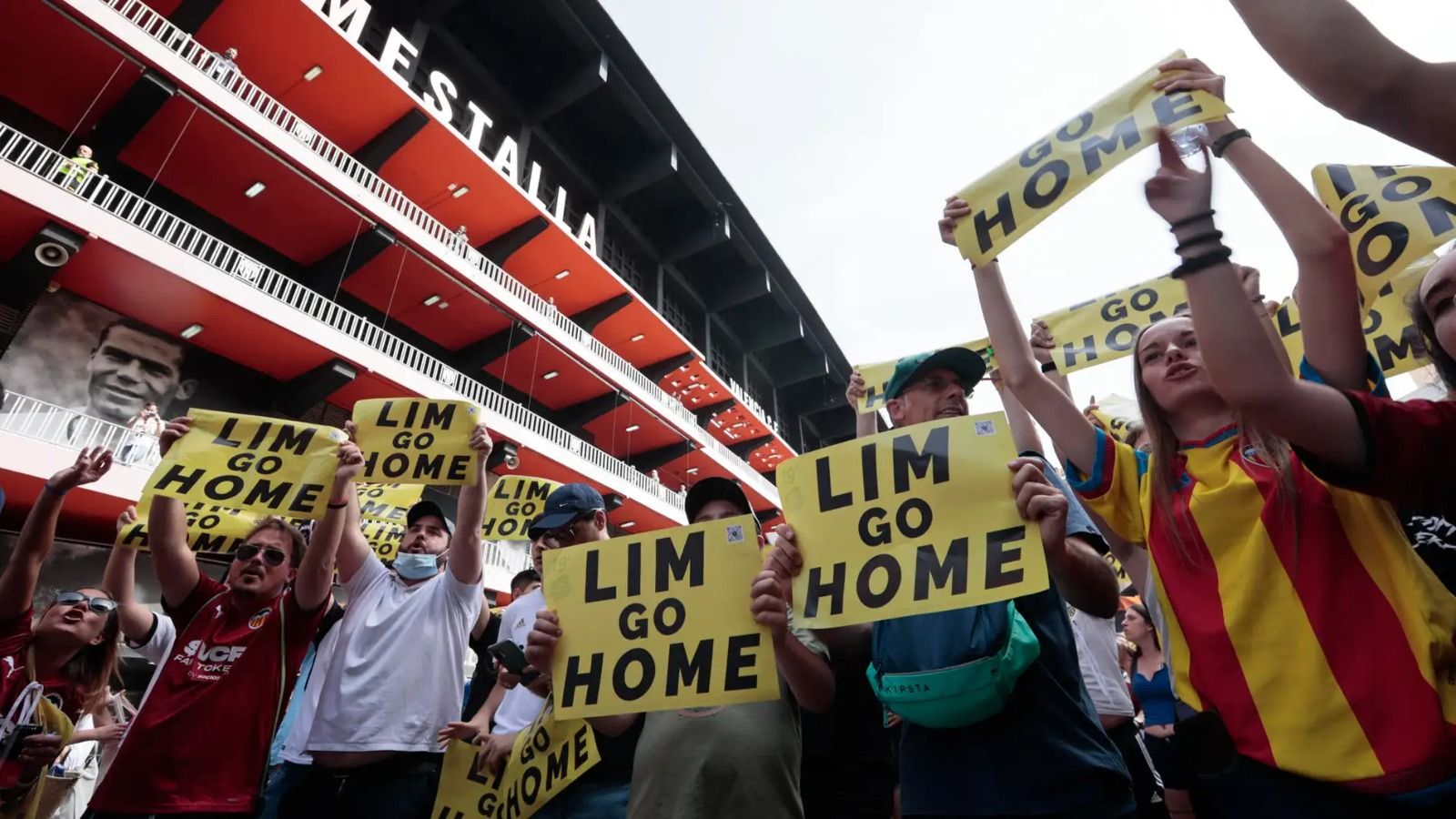 Manifestació contra Peter Lim a Mestalla (Zoom) Manifestació contra Peter Lim a Mestalla (Zoom)