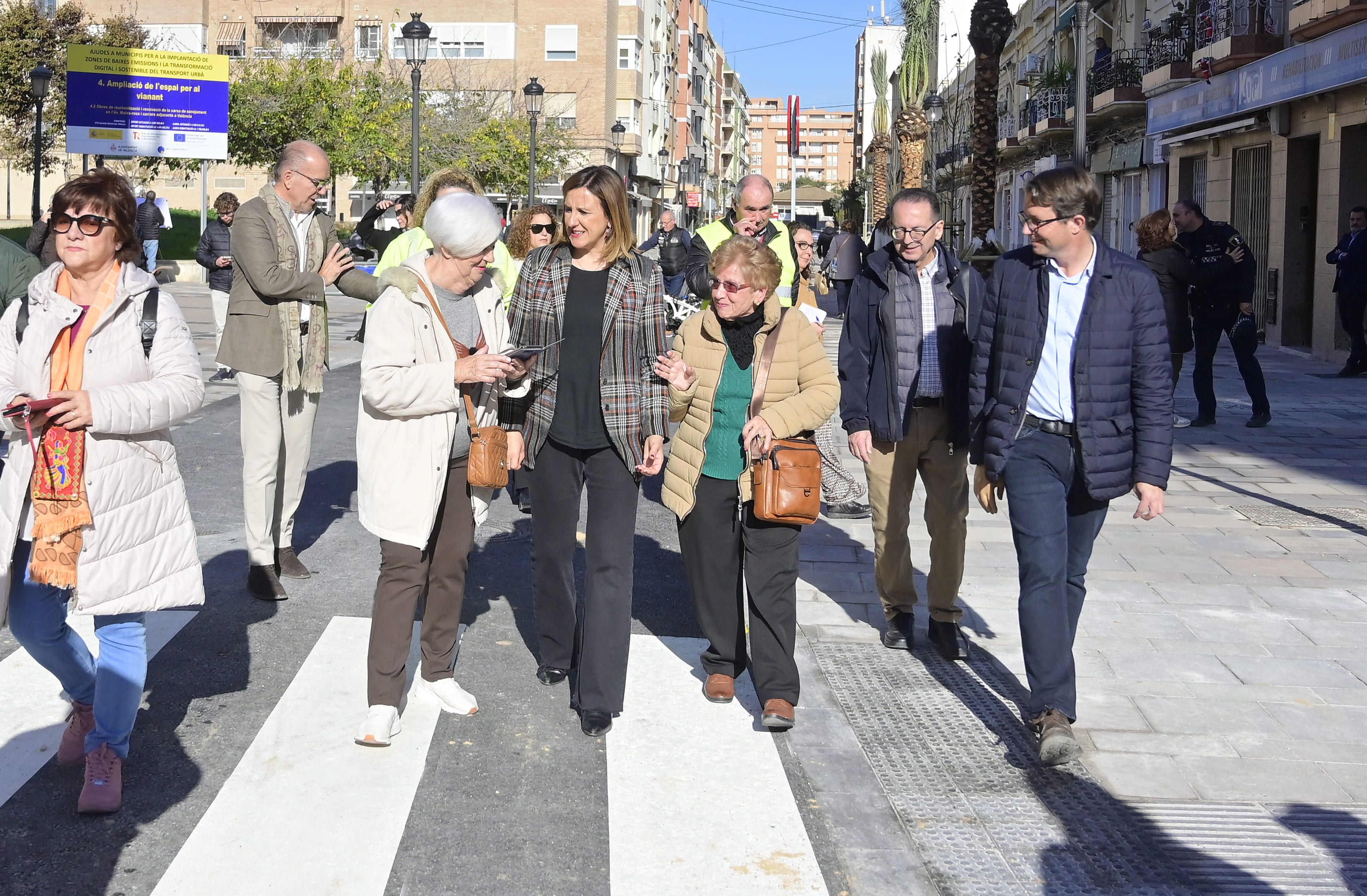 Visita a la avenida Malvarrosa de la alcaldesa de Valencia