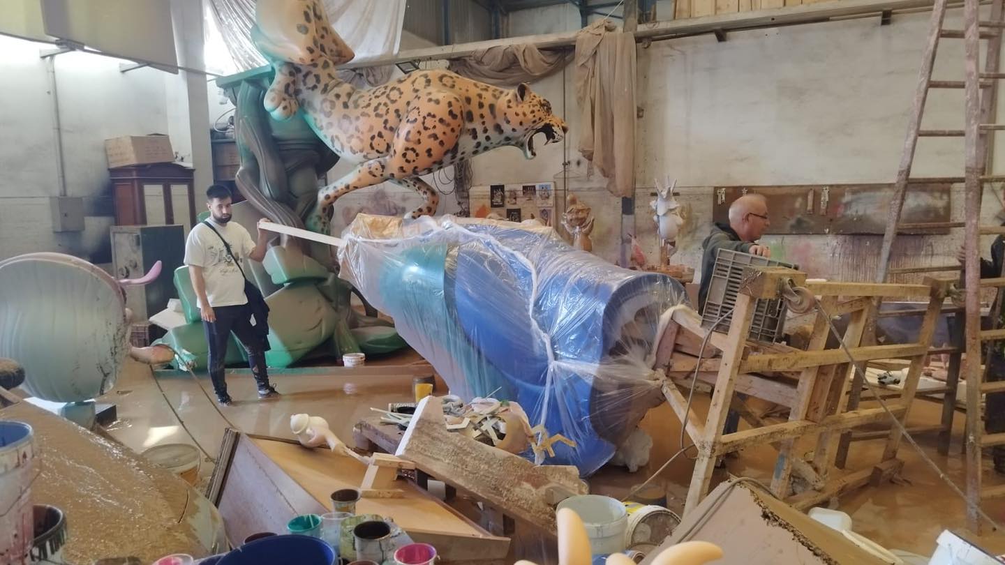 El taller de un artista fallero destrozado por la DANA