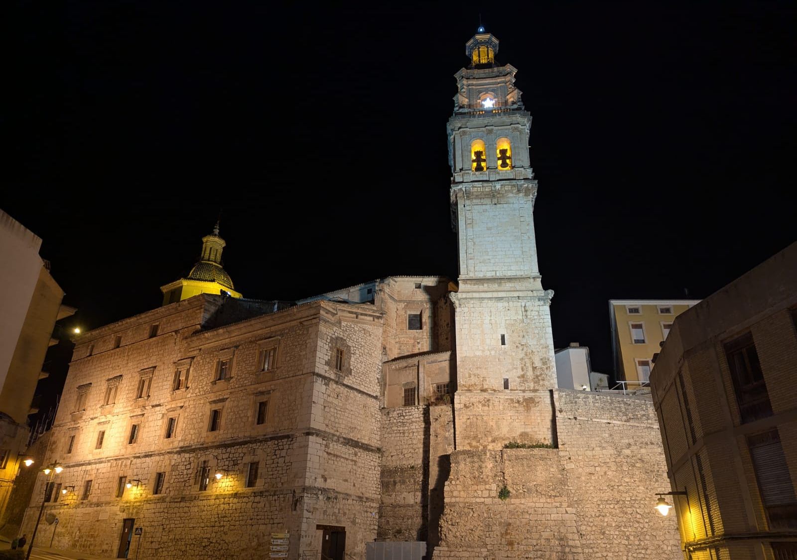 Iluminación del campanar de la iglesia Santa Maria de Ontinyent