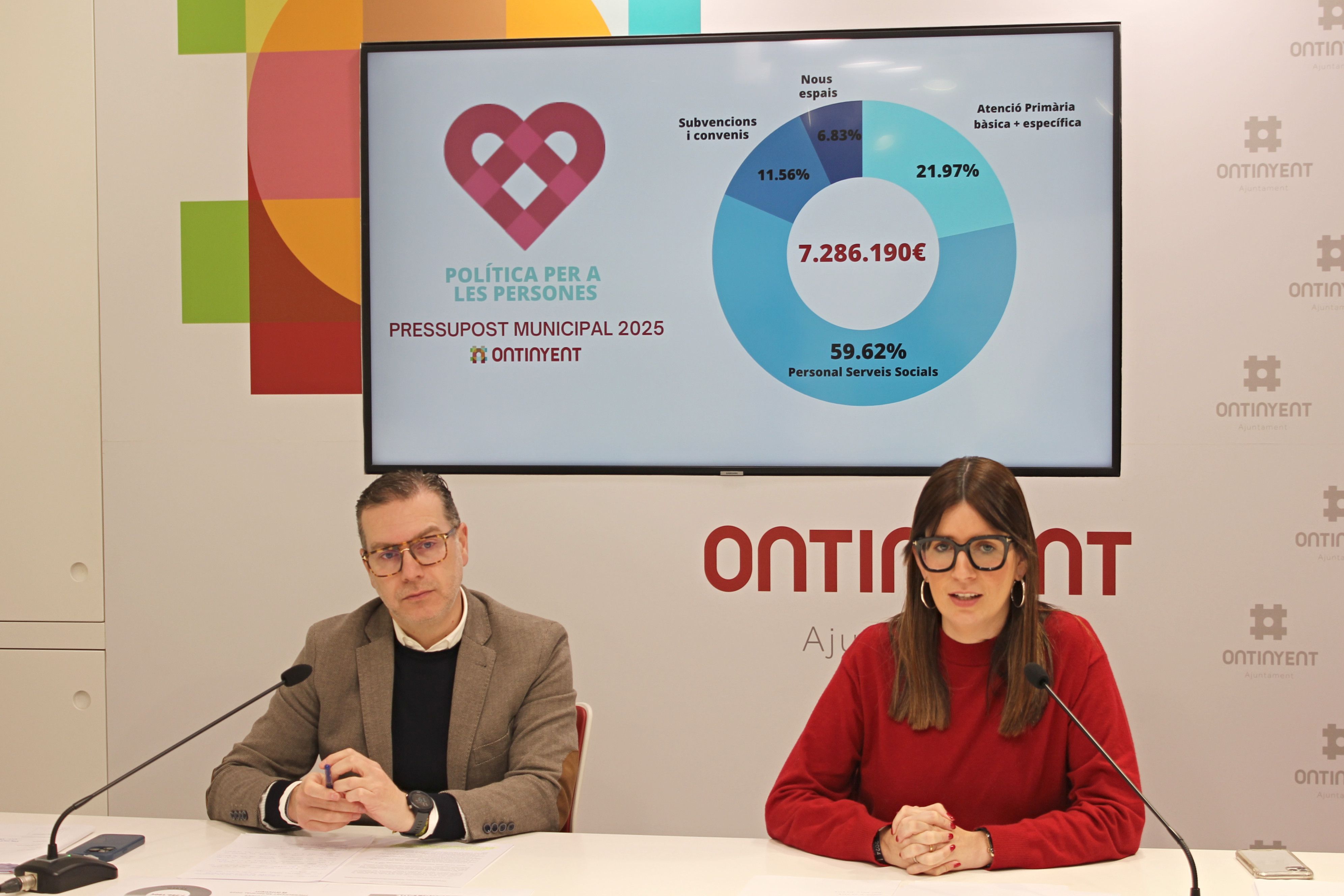 La regidora de l’àrea de Política, Paula Soler, i el regidor d’Hisenda, Juan Pablo Úbeda