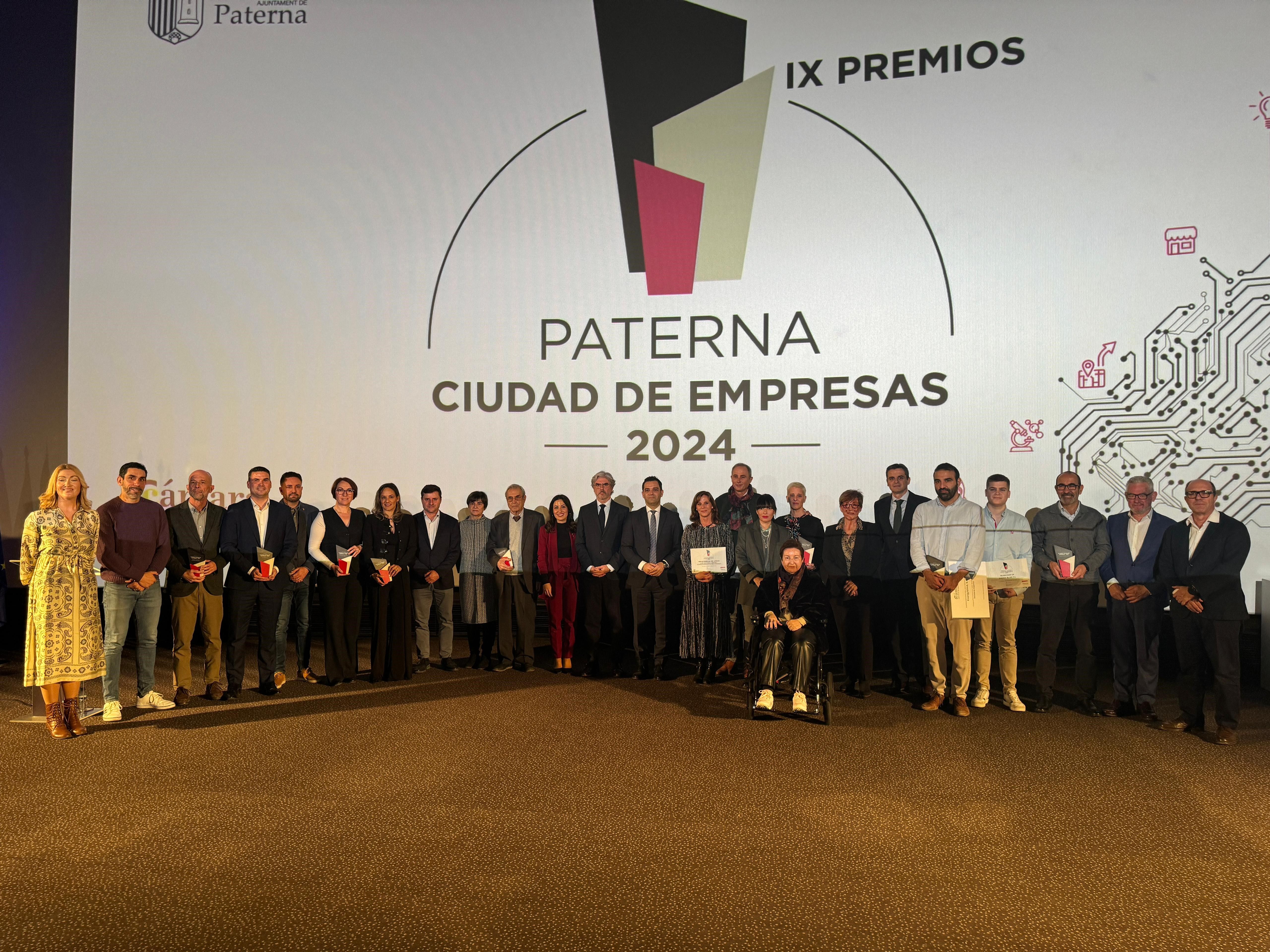 El Alcalde Juan Antonio Sagredo con los galardonados de la IX edición de los Pemios Paterna Ciudad de Empresas