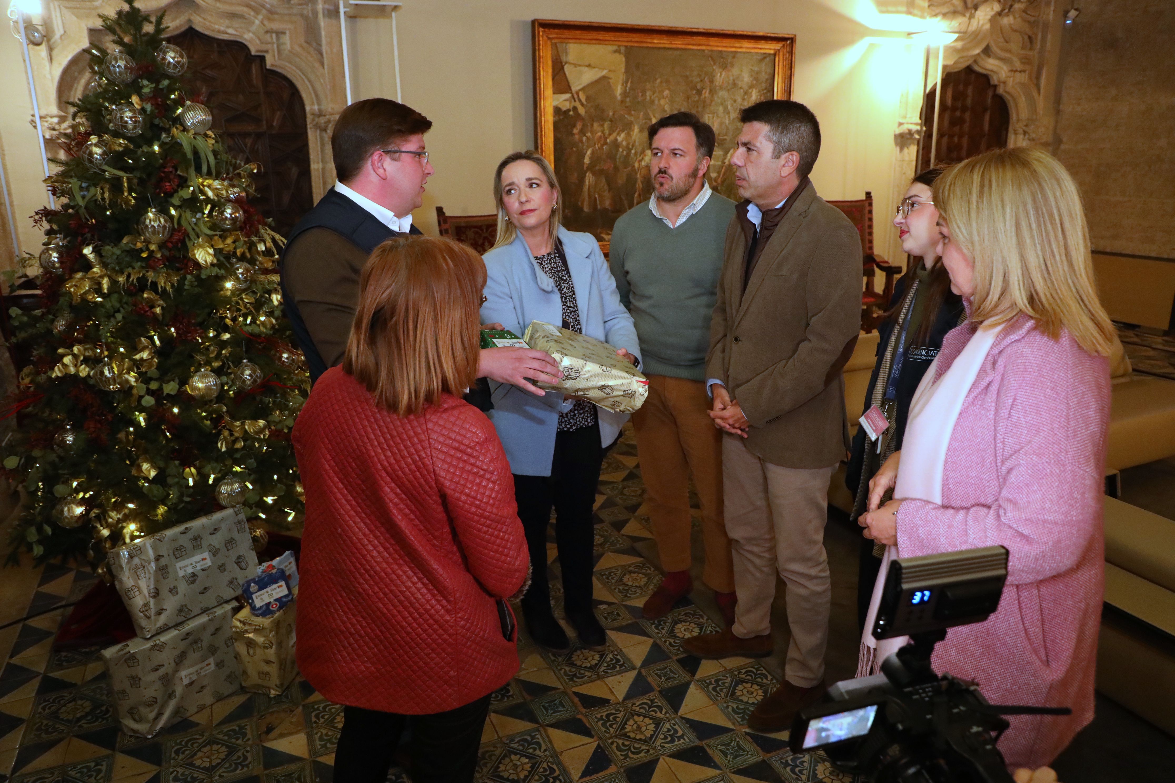 El president Carlos Mazón visita el centre de menors de Torrent