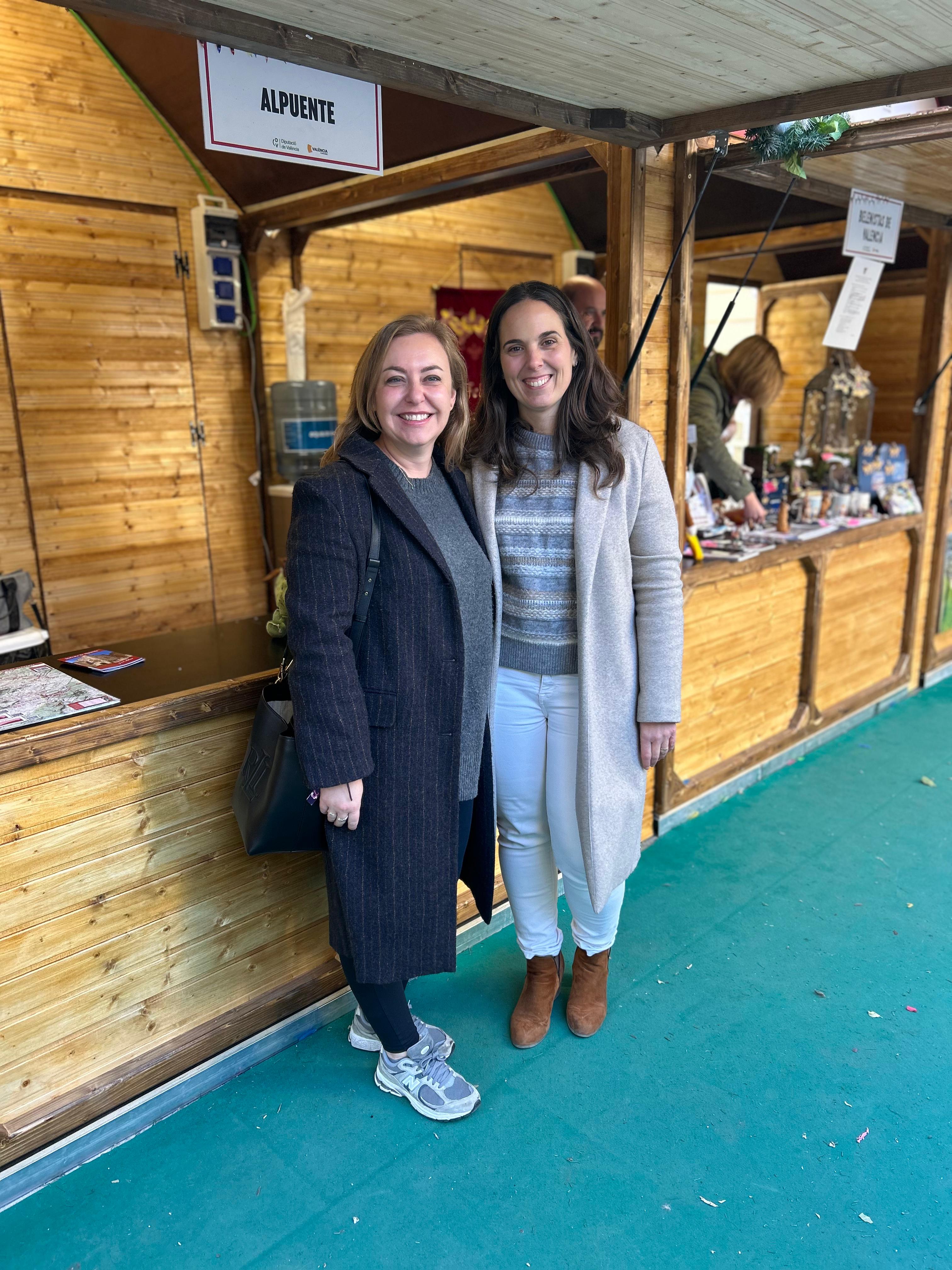 La vicepresidenta de la Diputació de València, Natàlia Enguix, y la alcaldesa de Alpuente, Itziar Méndez