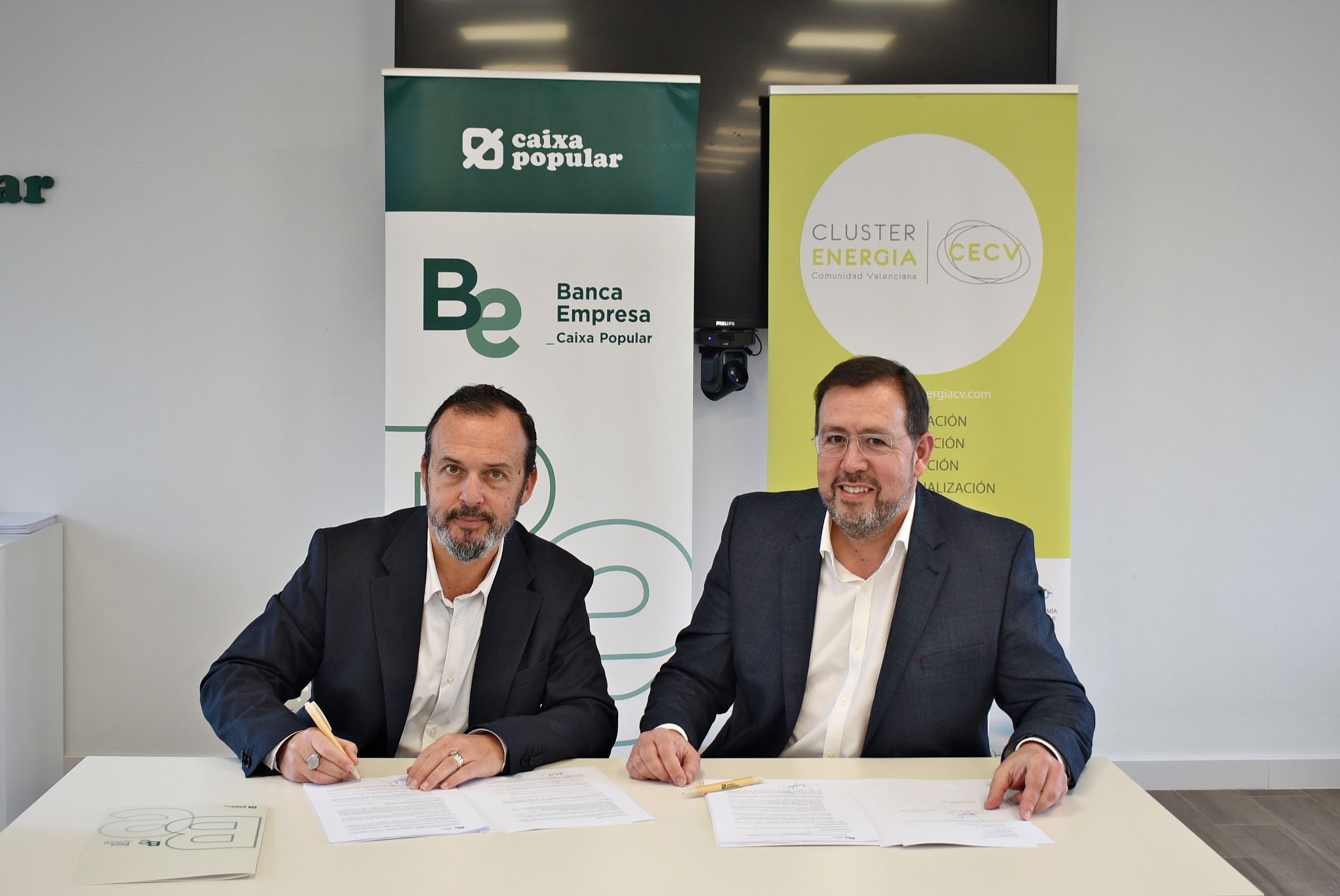 El Clúster d'Energia i Caixa Popular firmen un acord per a impulsar el sector energètic