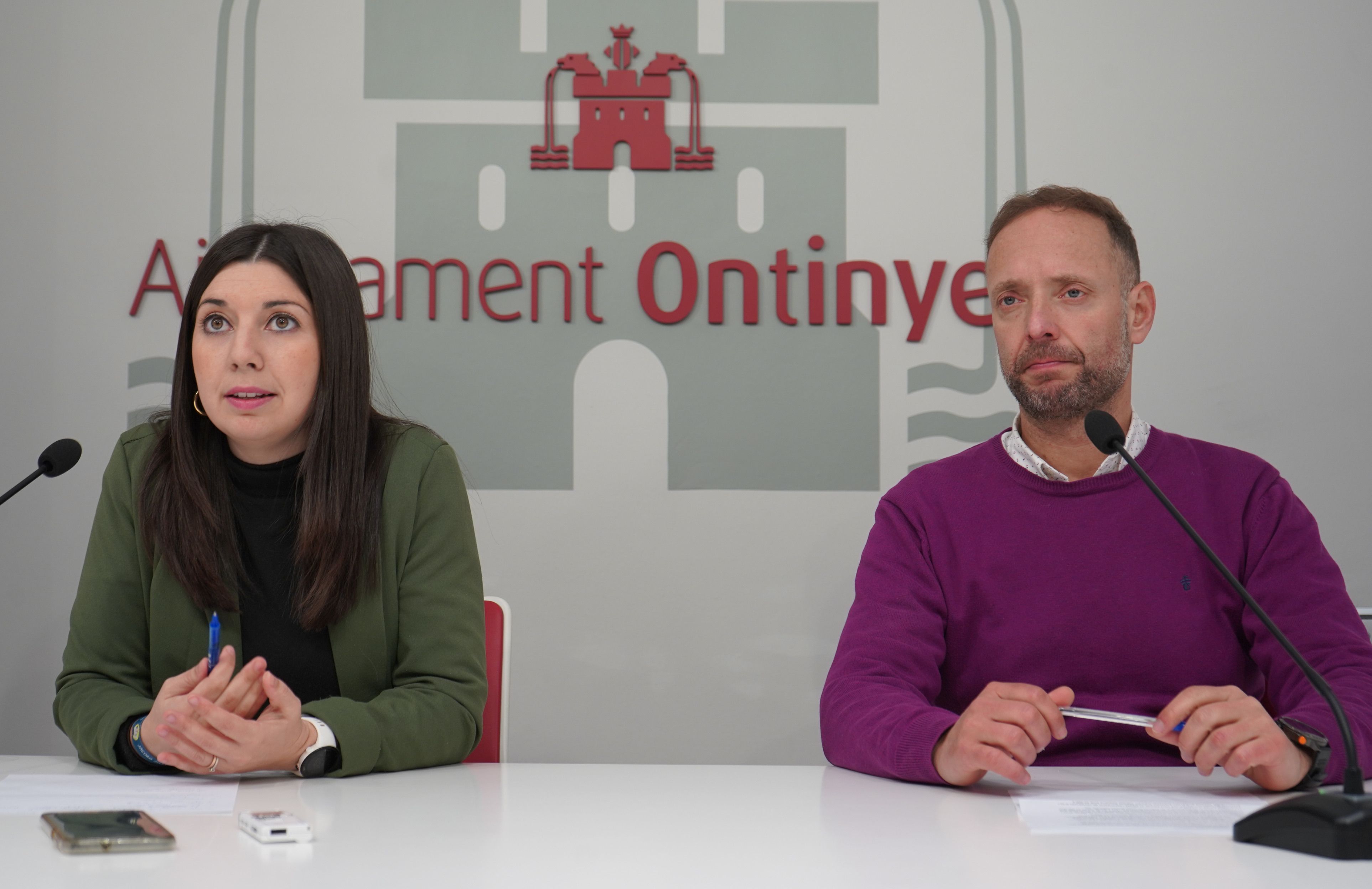 El concejal de Cultura y Juventud, Àlex Borrell, y la concejala de Feria, Fiestas y Tradiciones, Àngels Muñoz