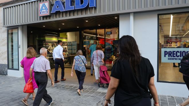 Exterior de un supermercado ALDI Exterior de un supermercado ALDI