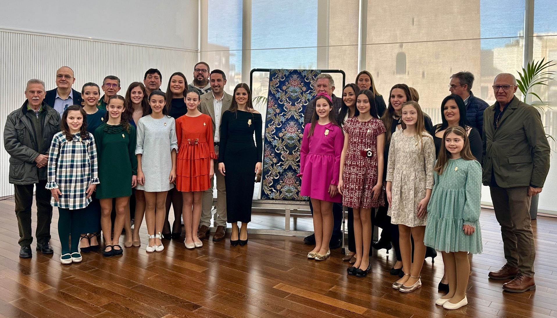 Donació del mantell a la Mare de Déu per les Falles de Torrent