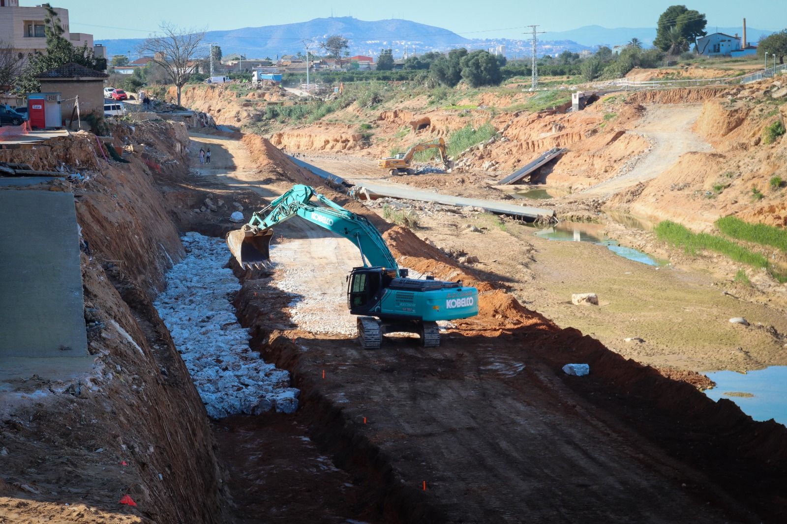 Obres de reconstrucció en el Barranc del Poyo