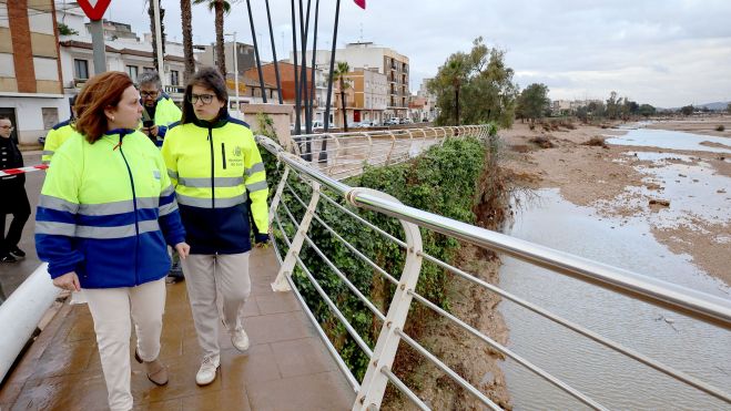 La diputada provincial de Carreteres, Reme Mazzolari, acompanyada per l'alcaldessa de Carlet, Laura Sáez La diputada provincial de Carreteres, Reme Mazzolari, acompanyada per l'alcaldessa de Carlet, Laura Sáez