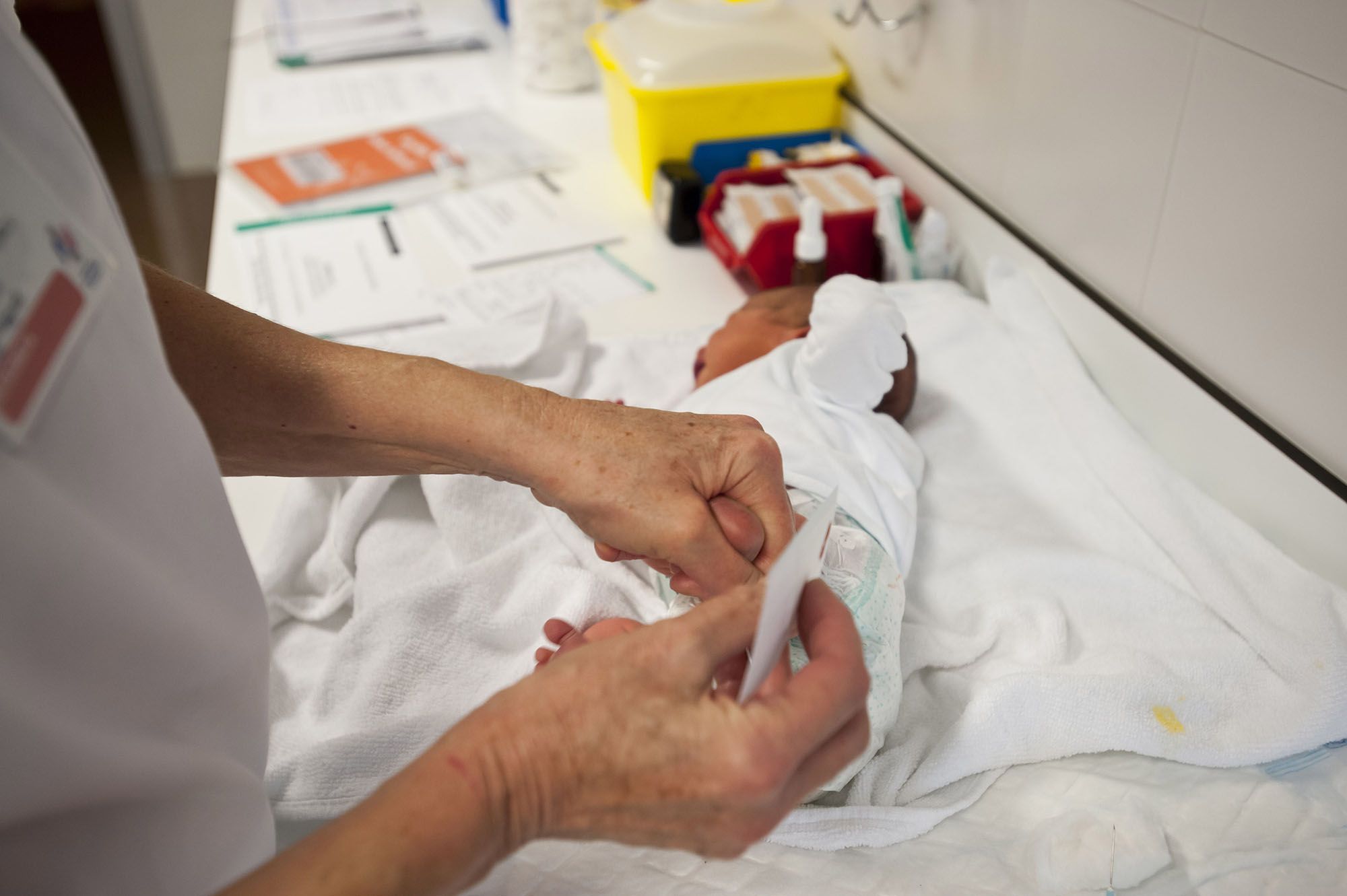 Prova del taló a un bebé