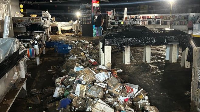 Interior botiga FNAC Bonaire després de la DANA Interior botiga FNAC Bonaire després de la DANA