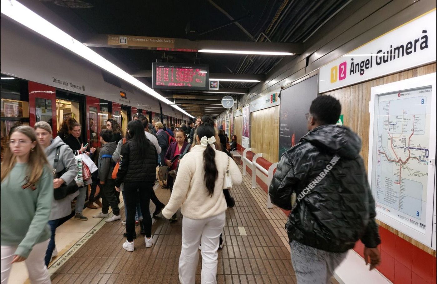 Interior estación Metrovalencia durante la huelga