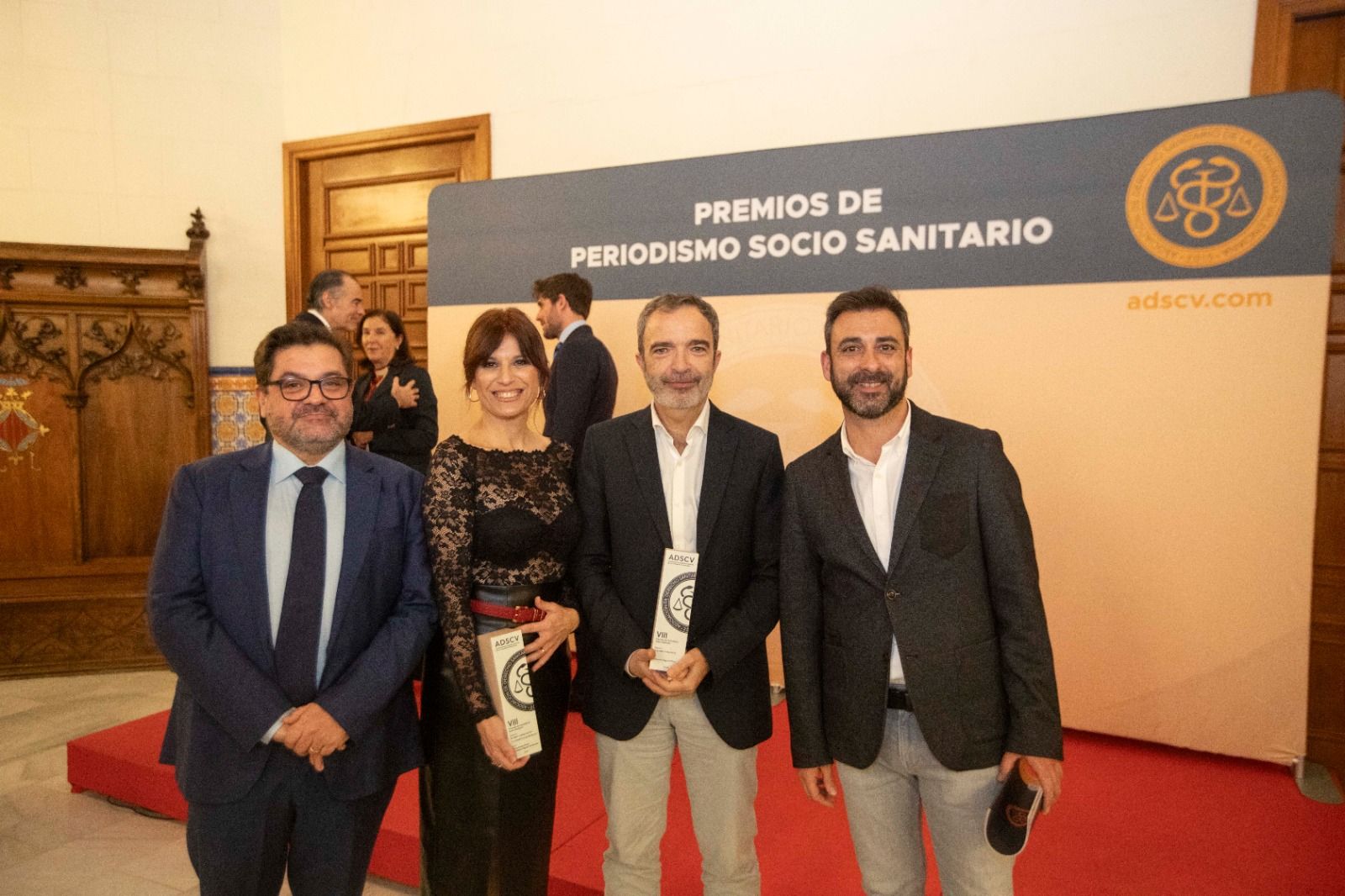 Paco Miguel, Silvia Aucejo i Salvador Enguix junt a Iván Esteve, cap d'Informatius d'À Punt