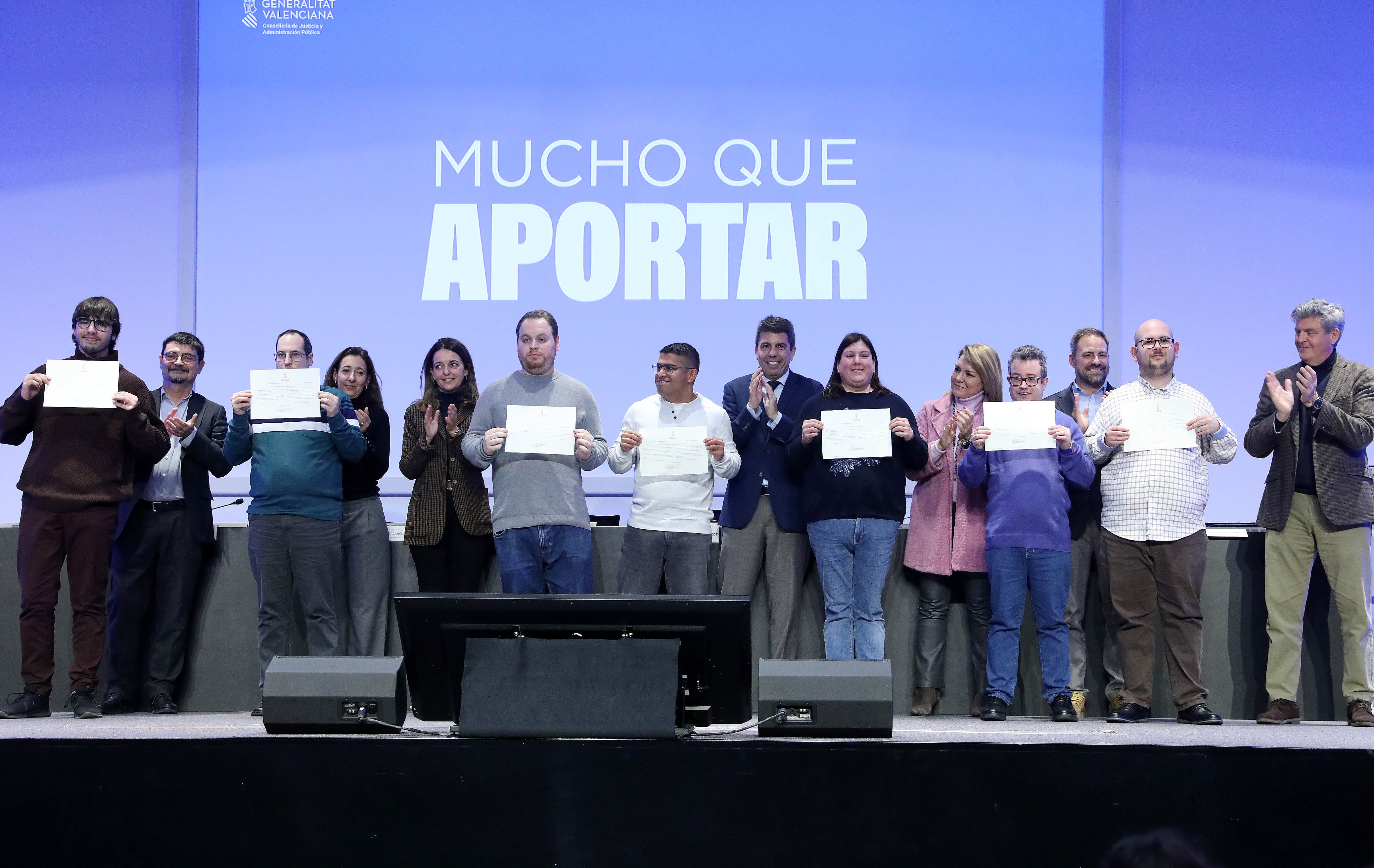 El president de la Generalitat, Carlos Mazón, en el proceso selectivo de la Agrupación Profesional Funcionarial de Subalternos