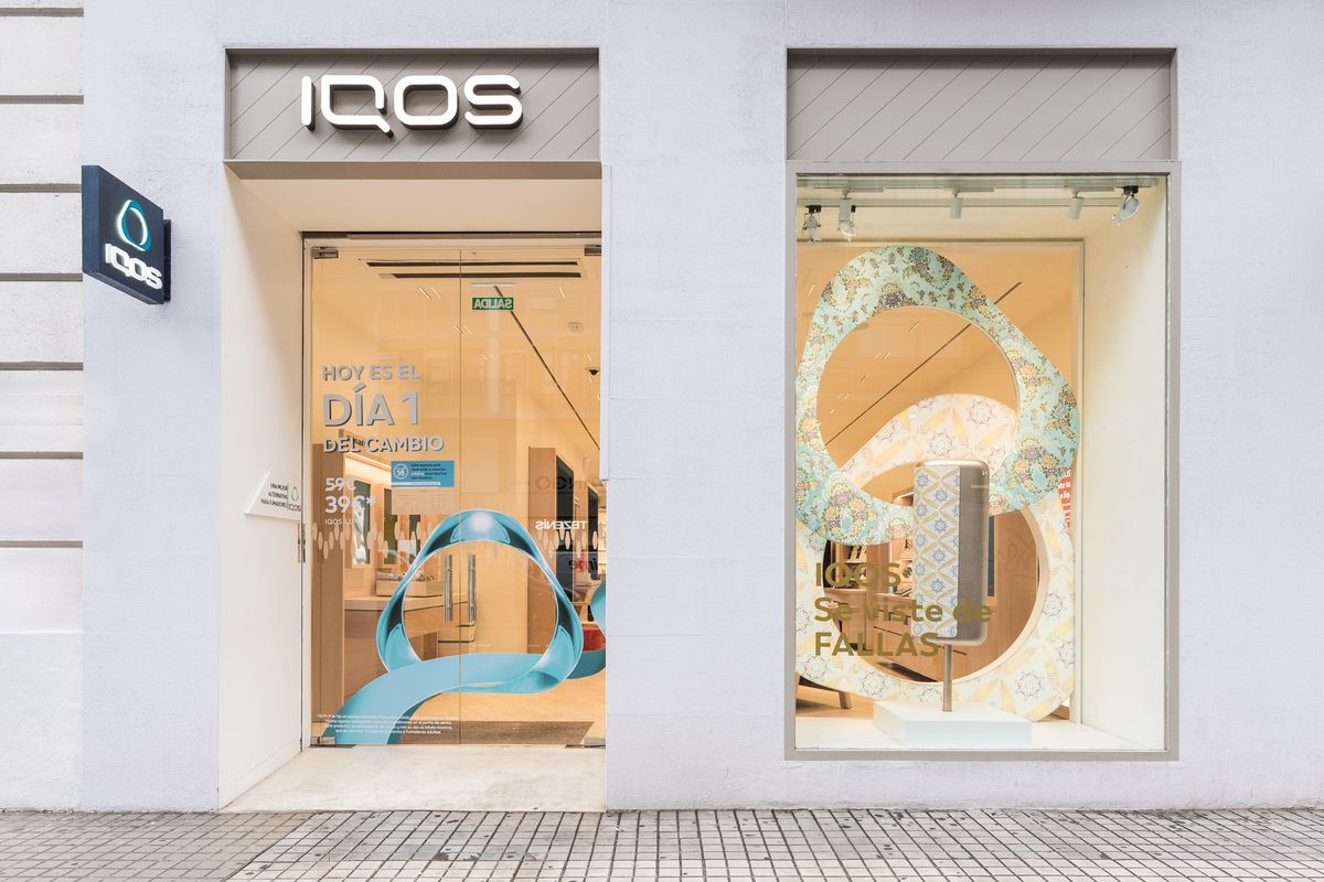 IQOS Boutique en Valencia se viste de Fallas