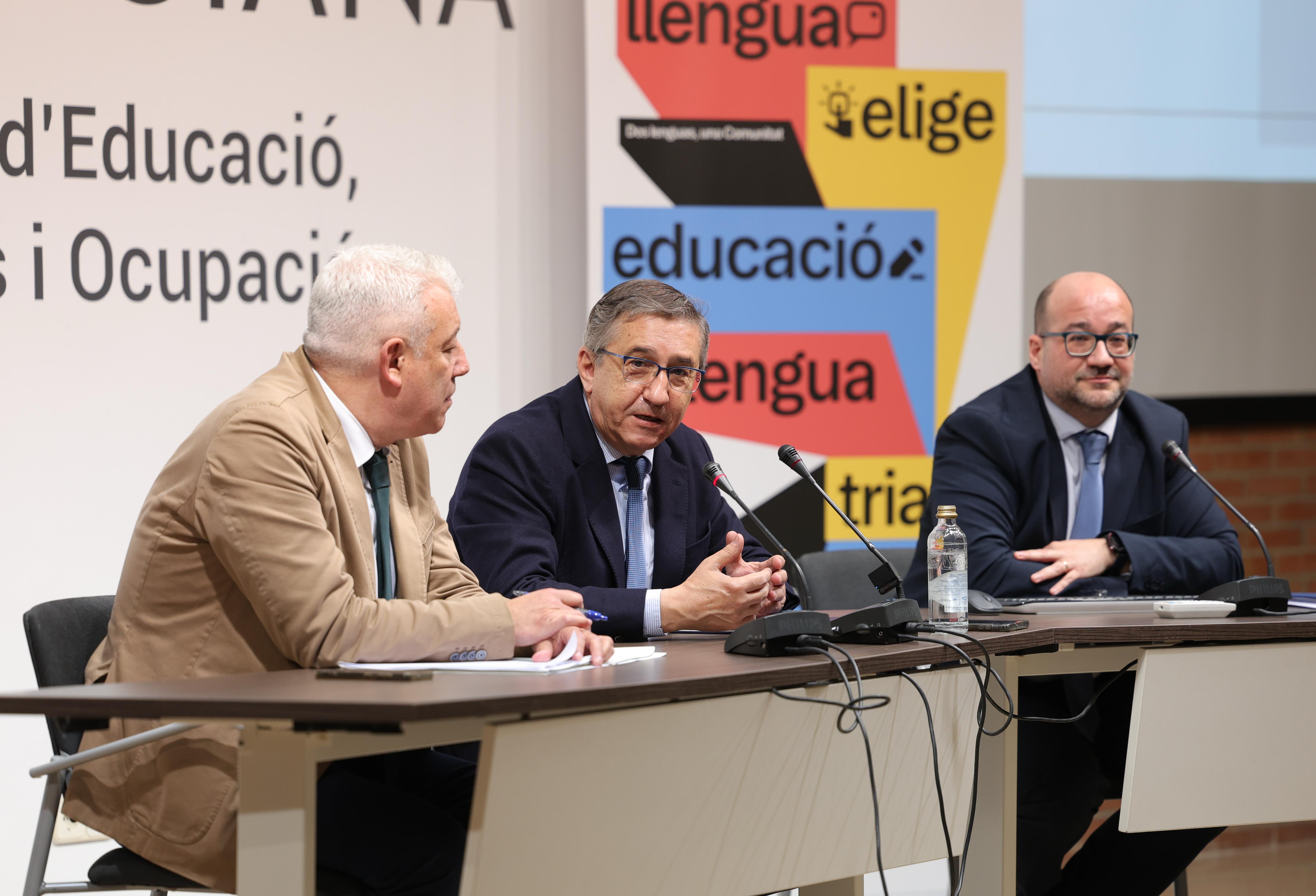 El conseller d'Educació, Cultura, Universitats i Ocupació, José Antonio Rovira, presenta els resultats de la consulta de la llengua