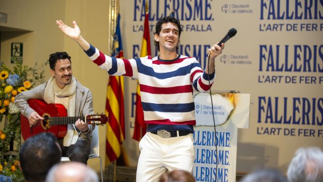 Tacho cantando "De la crida a la cremà", la canción de las Fallas 2025 Tacho cantando "De la crida a la cremà", la canción de las Fallas 2025