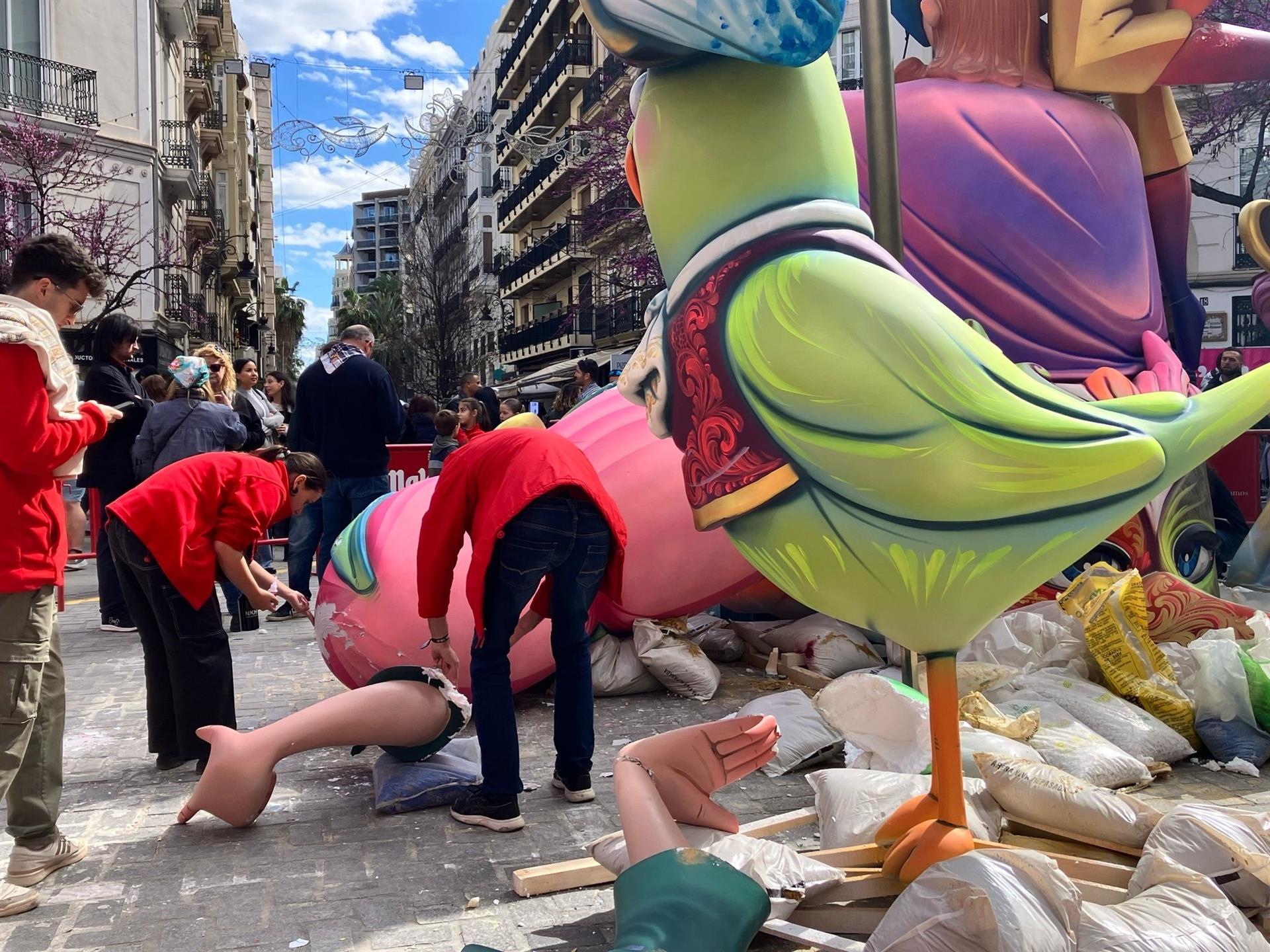 Ninot  falla Félix Pizcueta-Ciril Amorós 