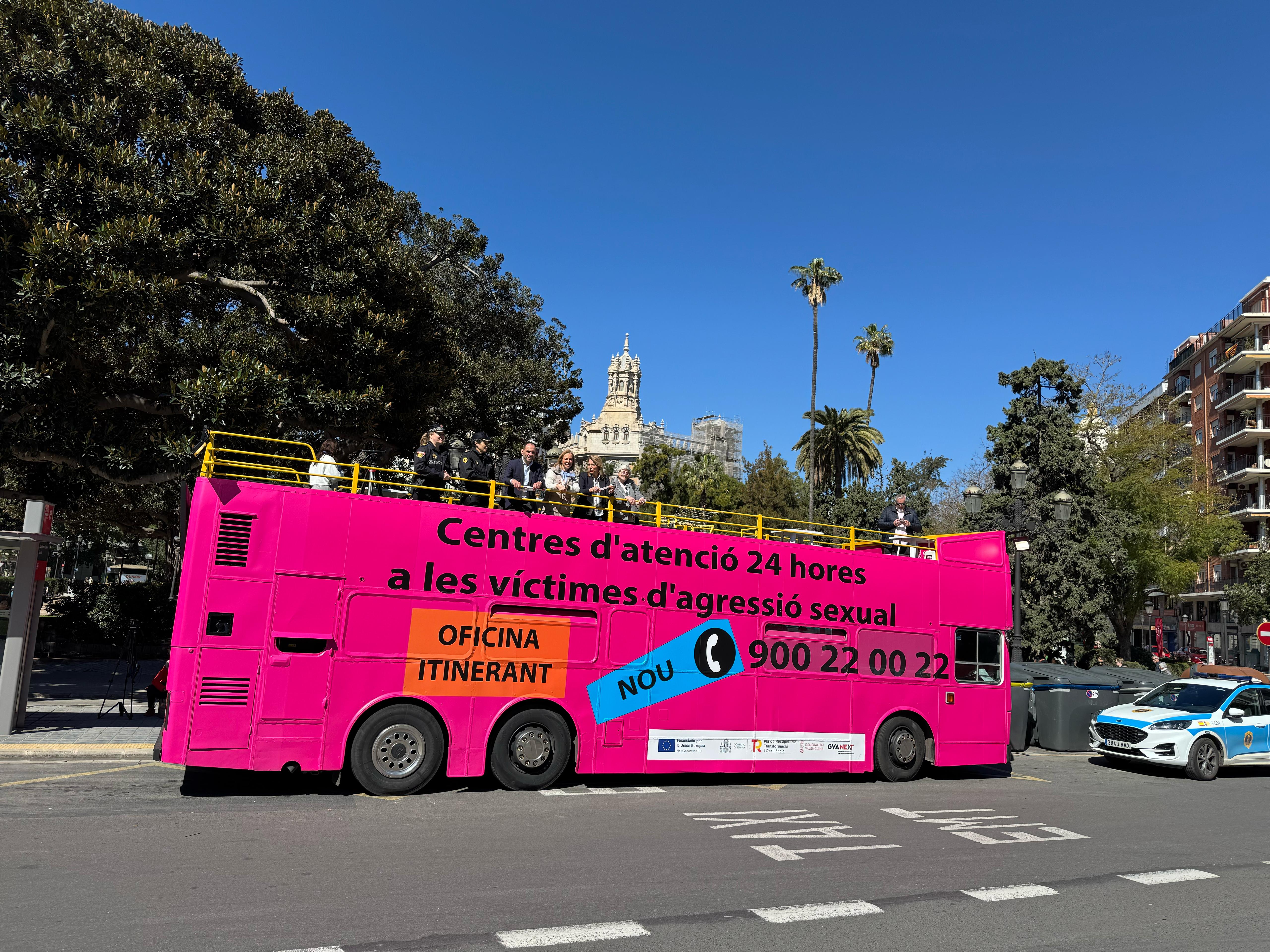Autobús durante las Fallas contra agresiones sexuales