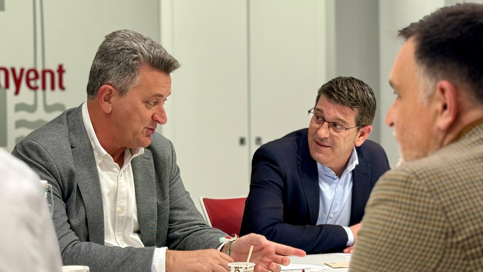 El conseller de Medio Ambiente, Infraestructuras y Territorio, Vicente Martínez Mus, y el alcalde de Ontinyent, Jorge Rodríguez