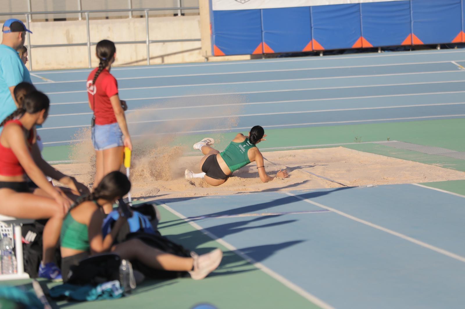 Deportistas en una de las instalaciones deportivas de Paterna