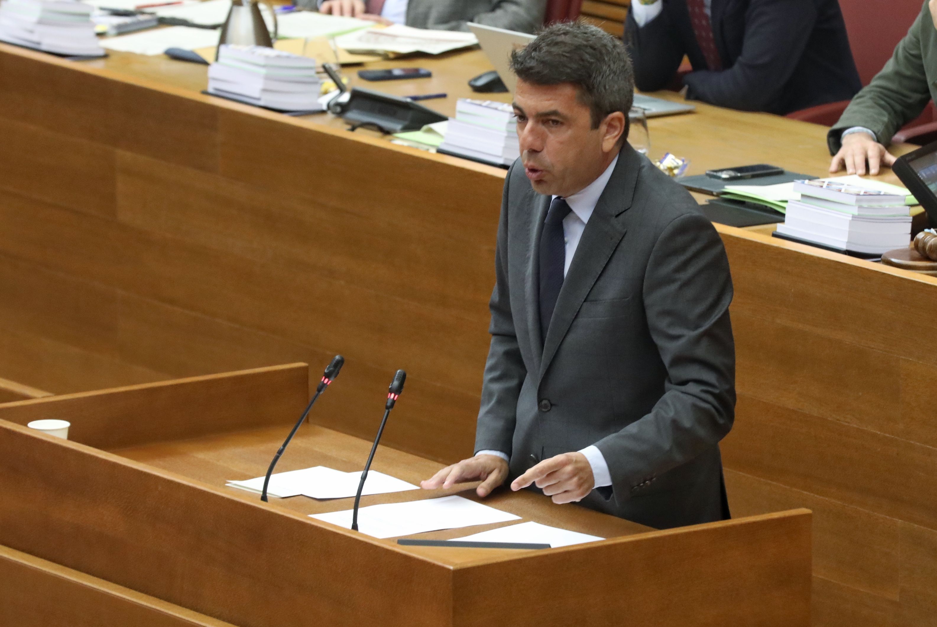 El president de la Generalitat Valenciana, Carlos Mazón, a les Corts