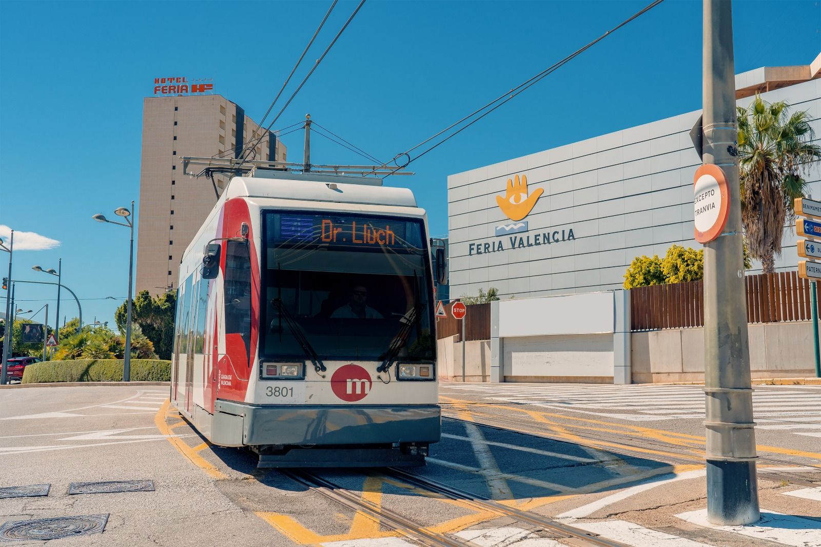 Un tramvia de Metrovalencia a Fira Valencia