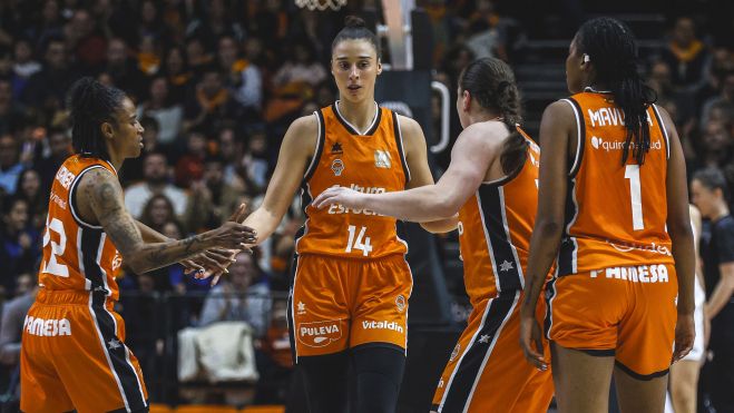 Raquel Carrera, jugadora del Valencia Basket, en un partit