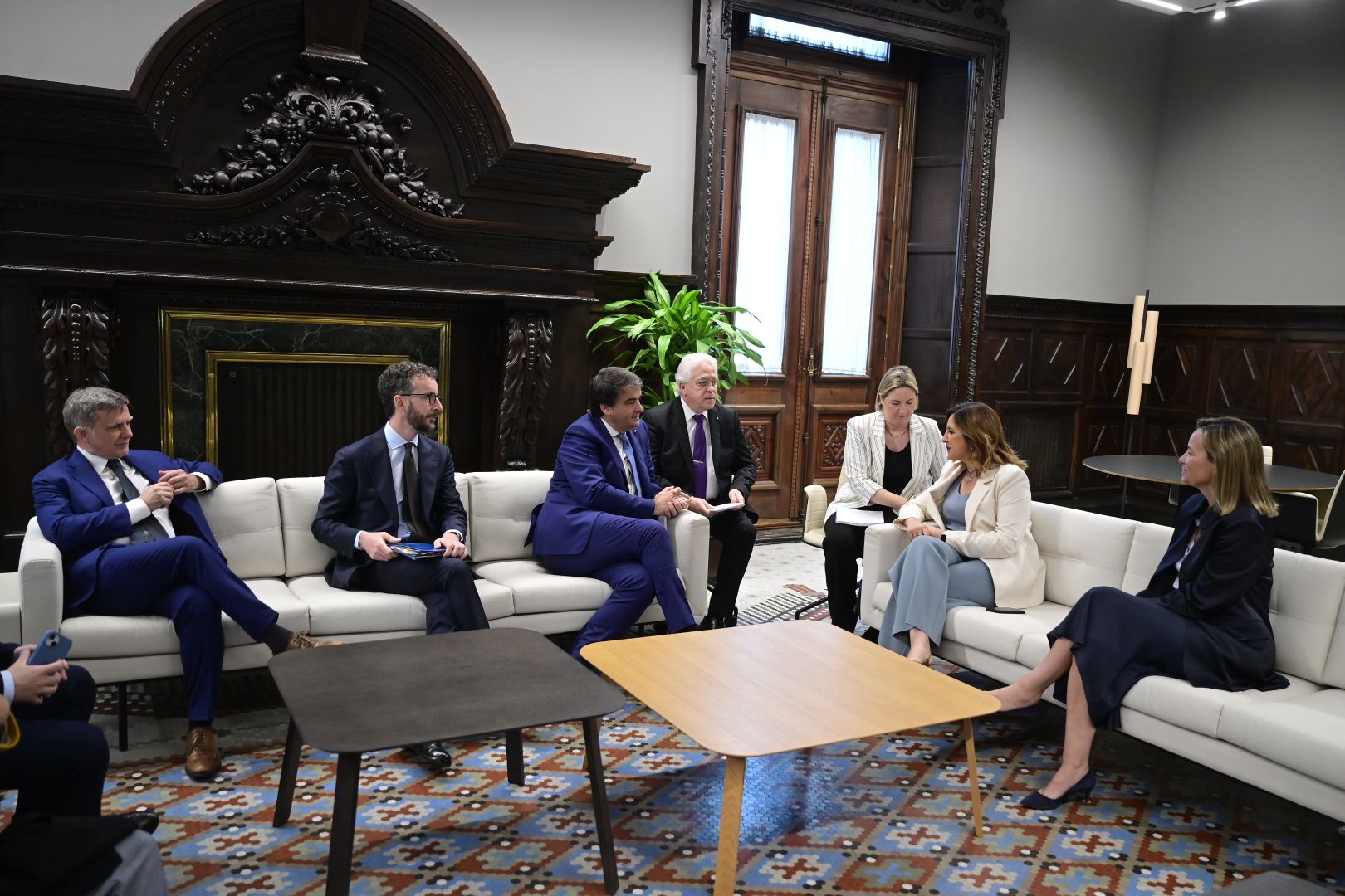 La alcaldesa de Valencia, María José Catalá, con el vicepresidente ejecutivo de Cohesión y Reformas de la Comisión Europea, Raffaele Fitto