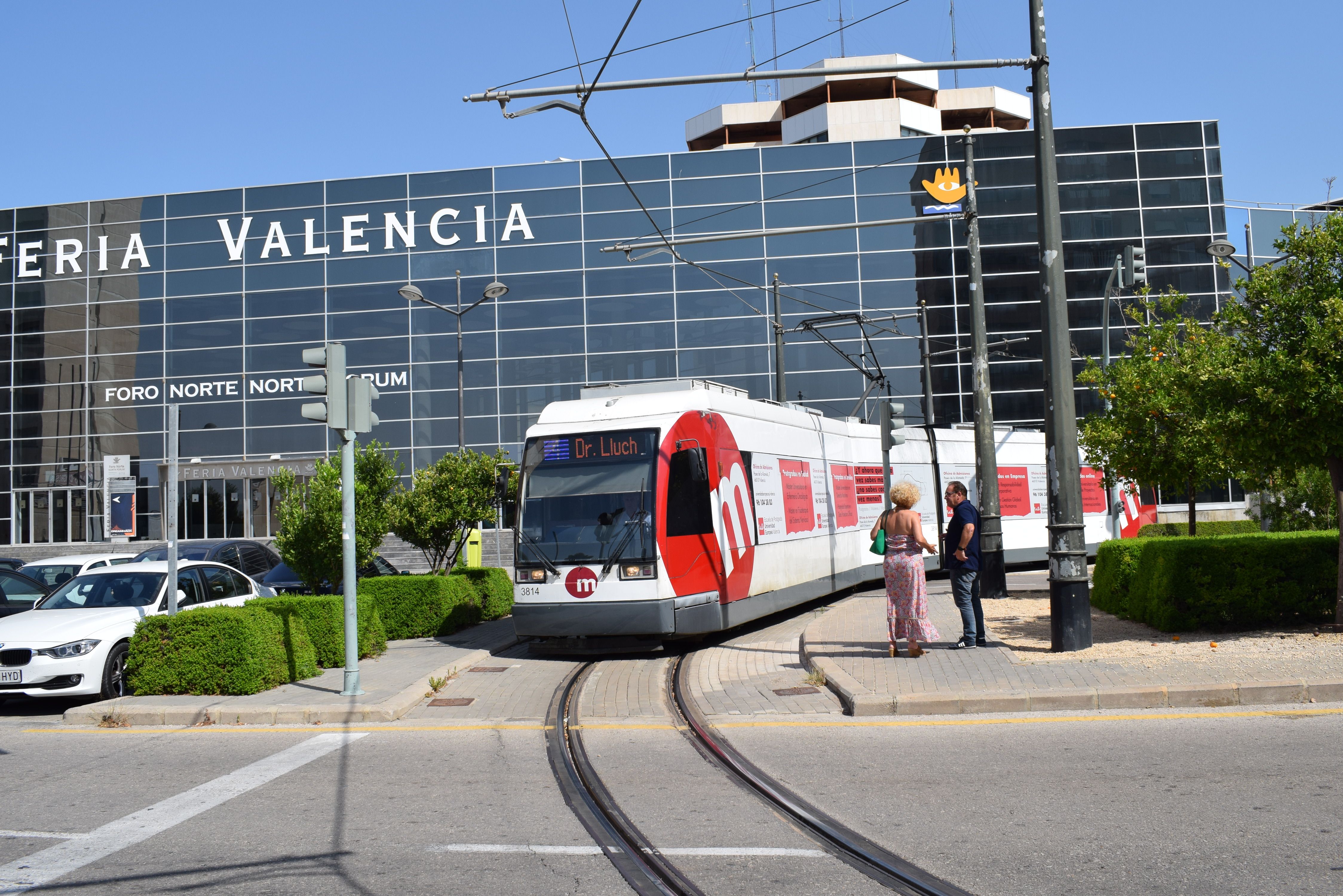  Línea 4 de tranvía hasta Feria Valencia