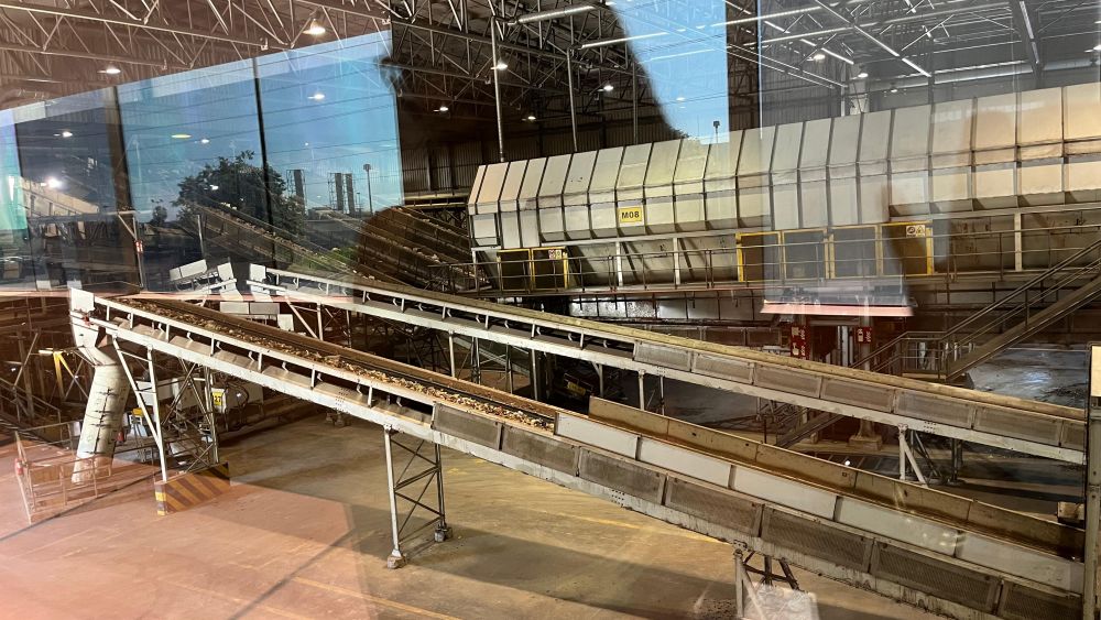 Línies automatitzades en la planta de tractament de residus de l'EMTRE a Manises Línies automatitzades en la planta de tractament de residus de l'EMTRE a Manises