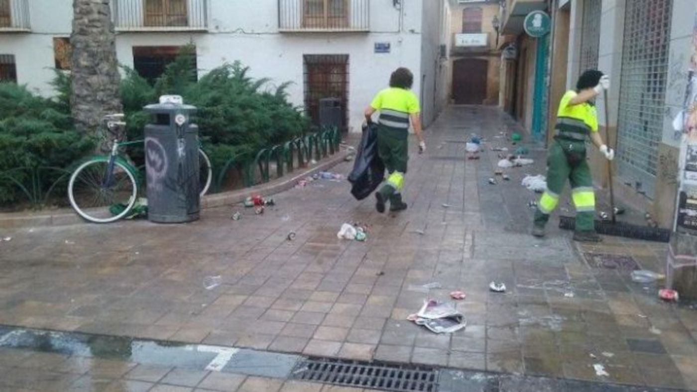 Suciedad tras un botellón