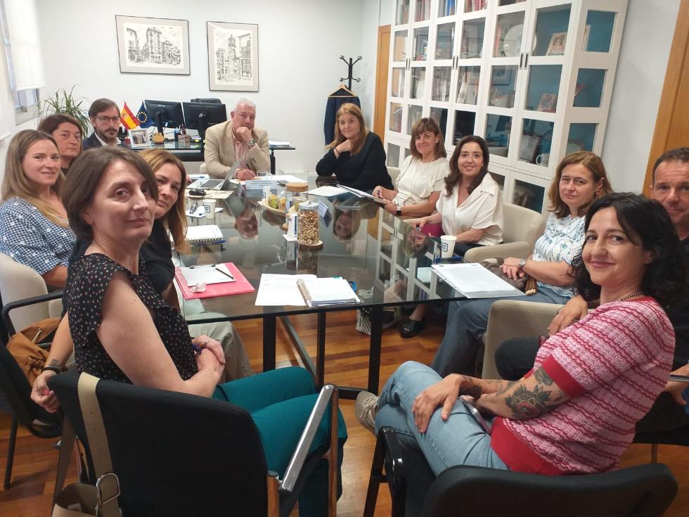 Comienza la instalación de aulas prefabricadas en el CEIP Orba de Alfafar, dañado por la riada