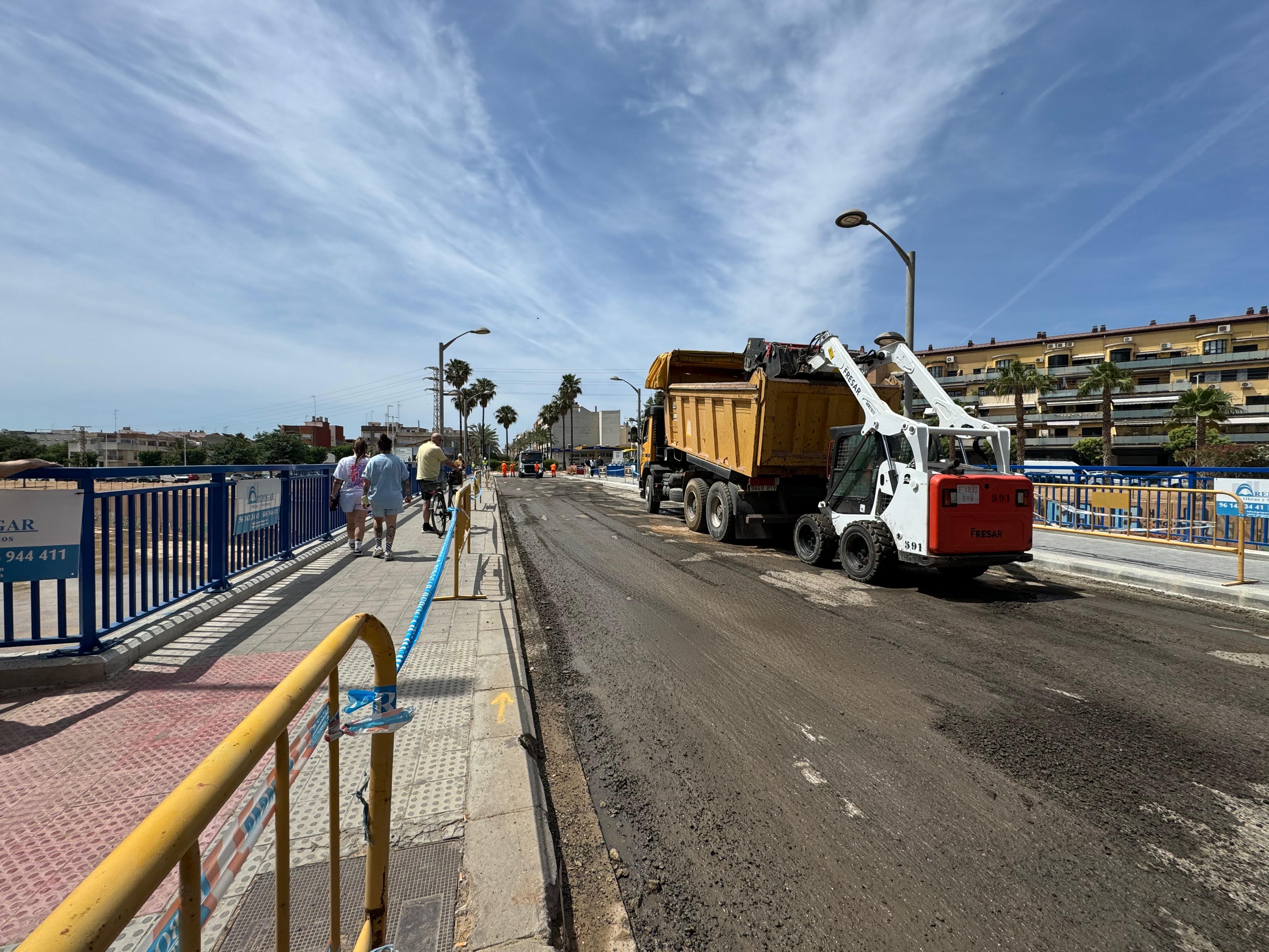 Obres en el pont que unix Catarroja i Massanassa