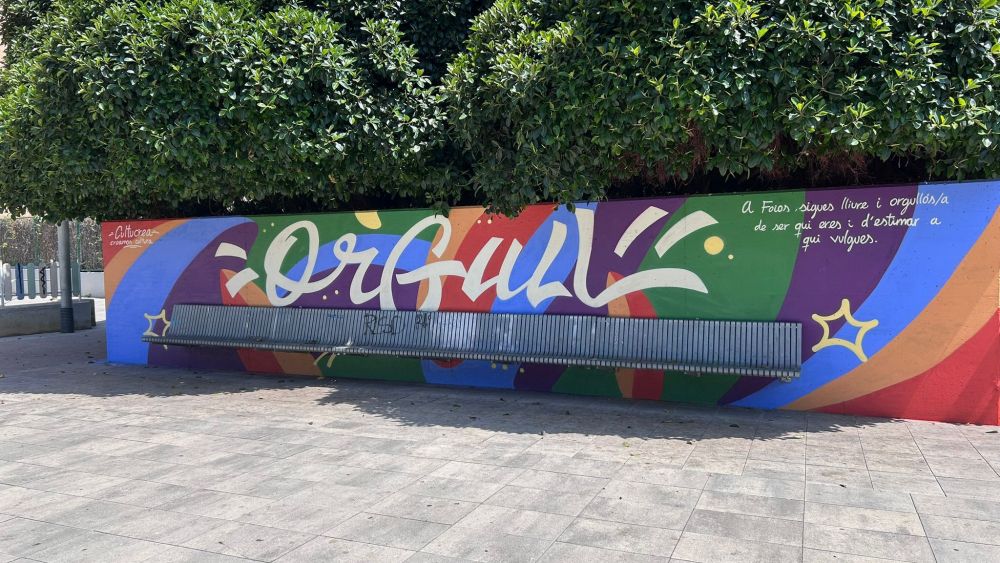 Mural sobre el Orgullo LGTBIQ+ en Foios